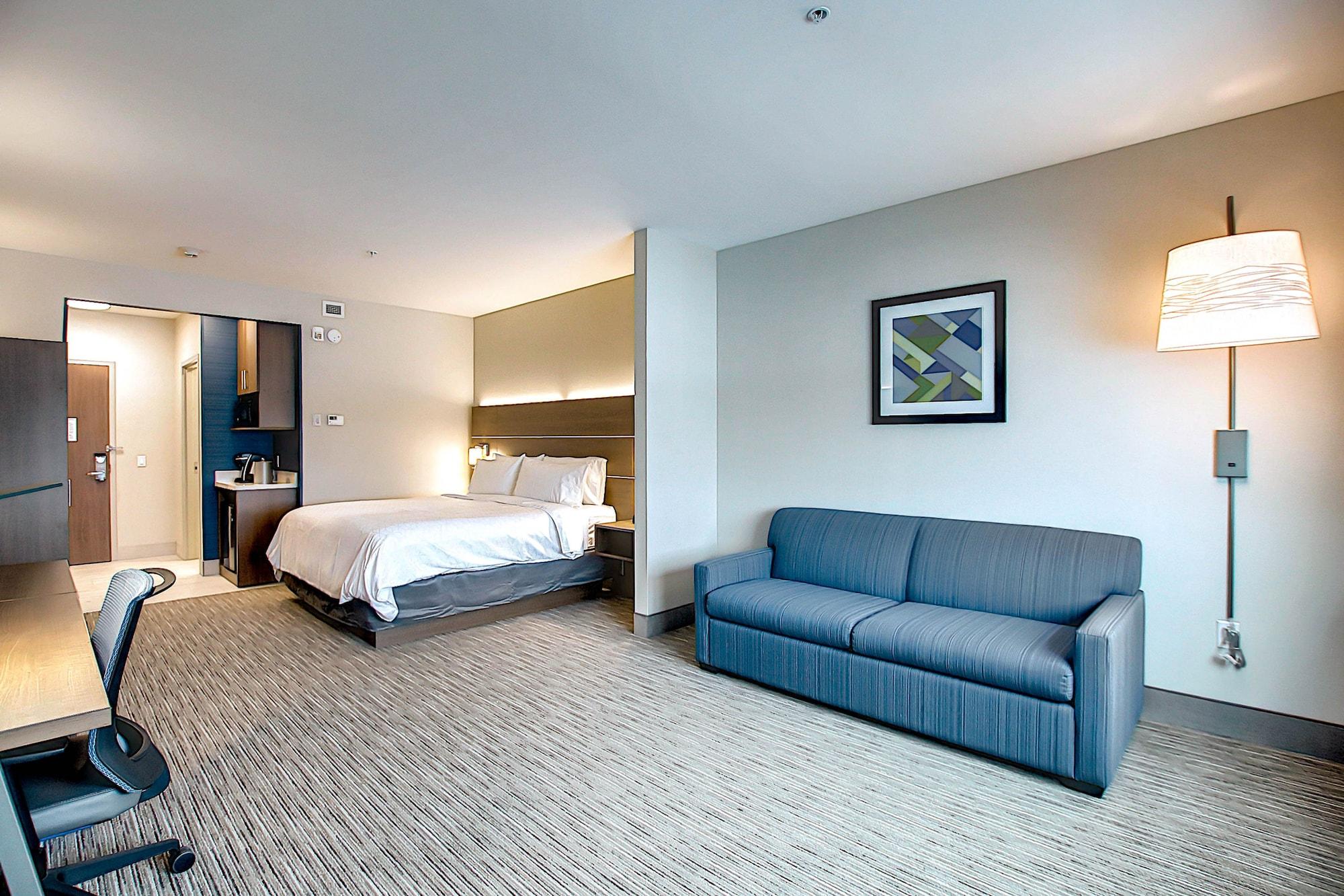 Habitación Holiday Inn Express & Suites Calgary Airport Trail NE by IHG