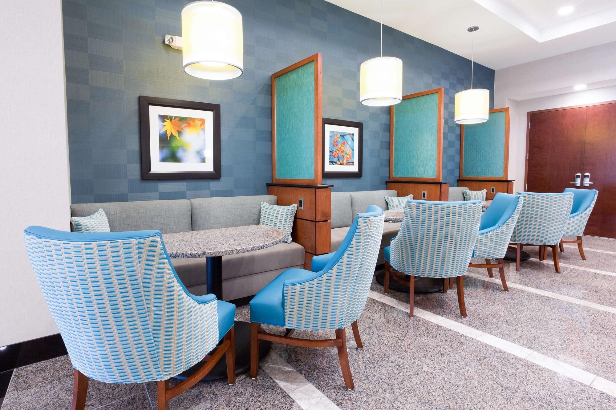 Vista Lobby Drury Inn & Suites Burlington