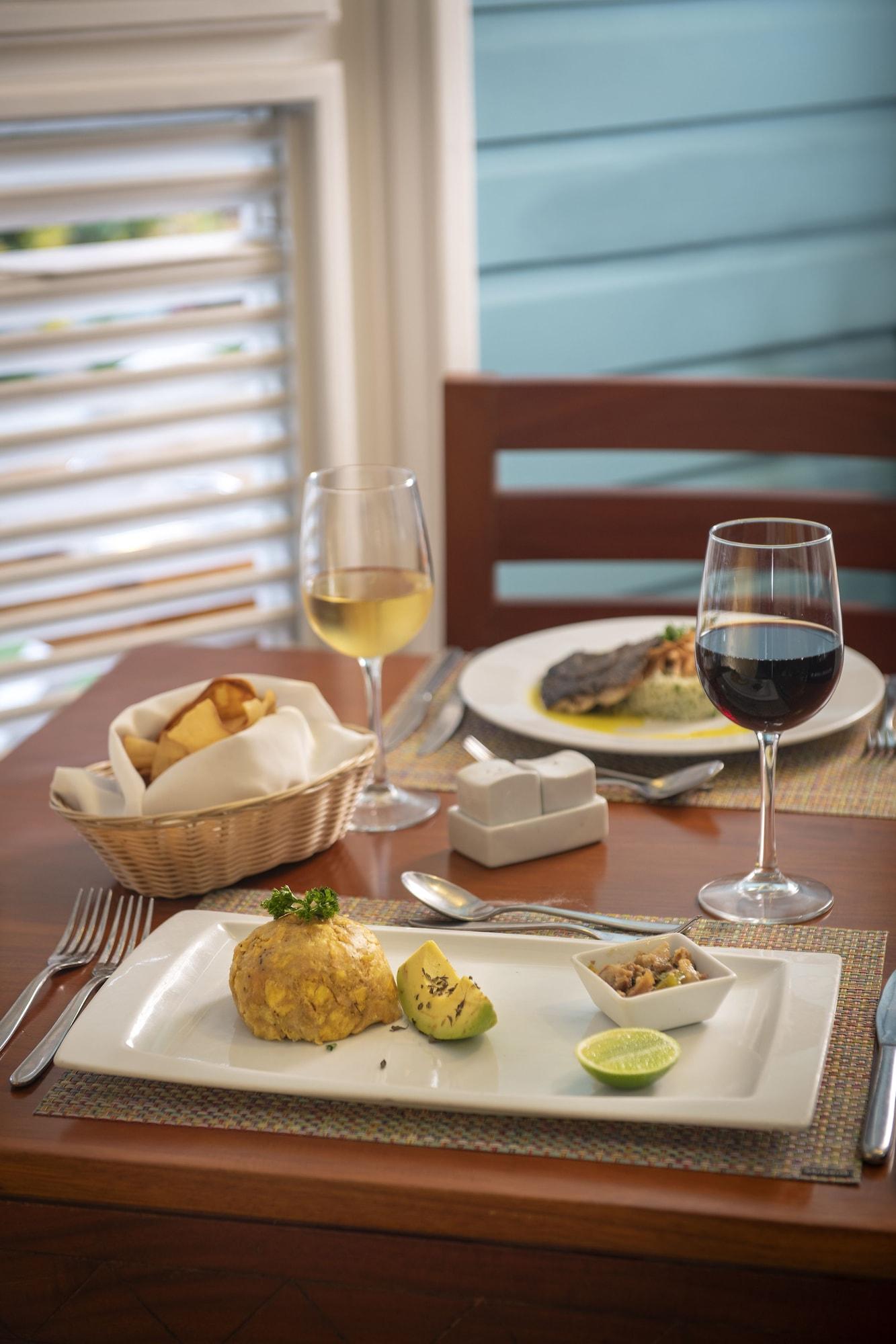 Restaurant Viva Heavens by Wyndham, A Trademark All Inclusive