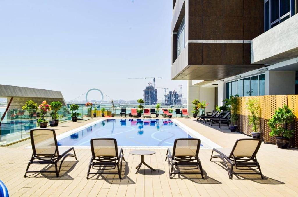 Vista Piscina Waterfront Hotel and Apartment