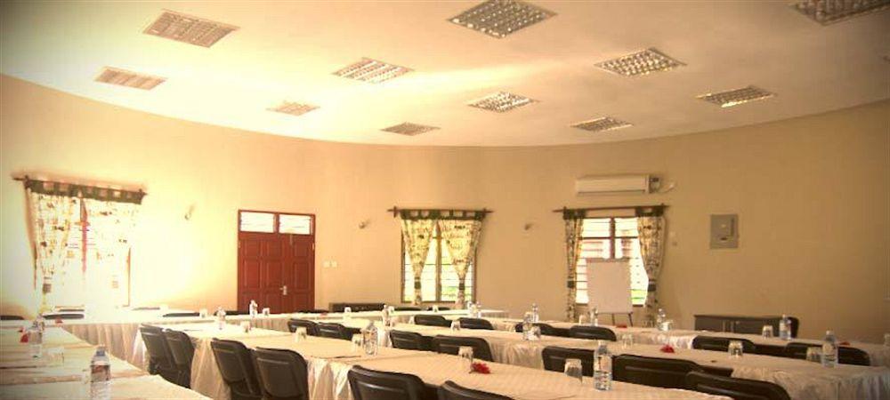 Sala de Reuniones HillPark Hotel - Tiwi Beach