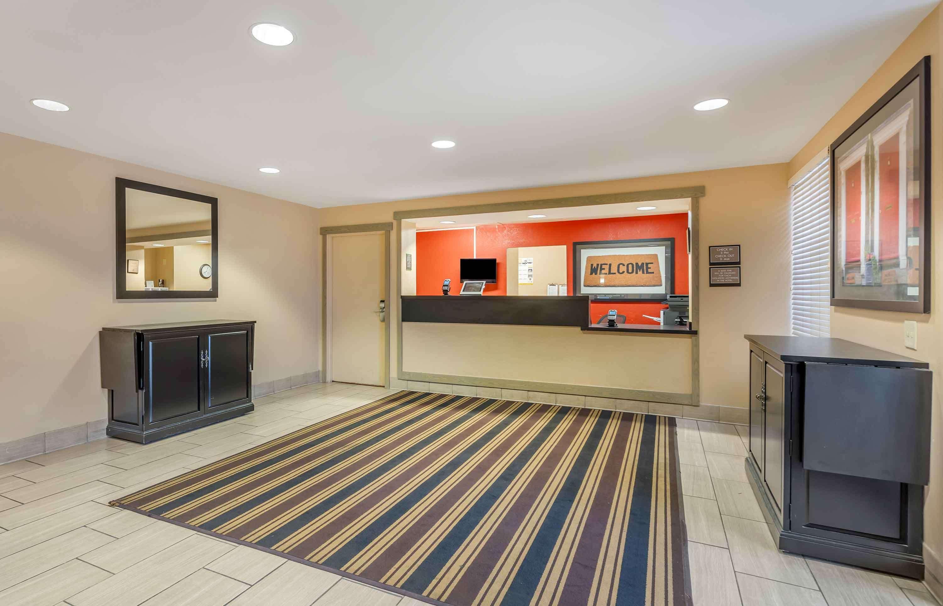 Vista Lobby Extended Stay America Suites Chicago Lombard Yorktown Center
