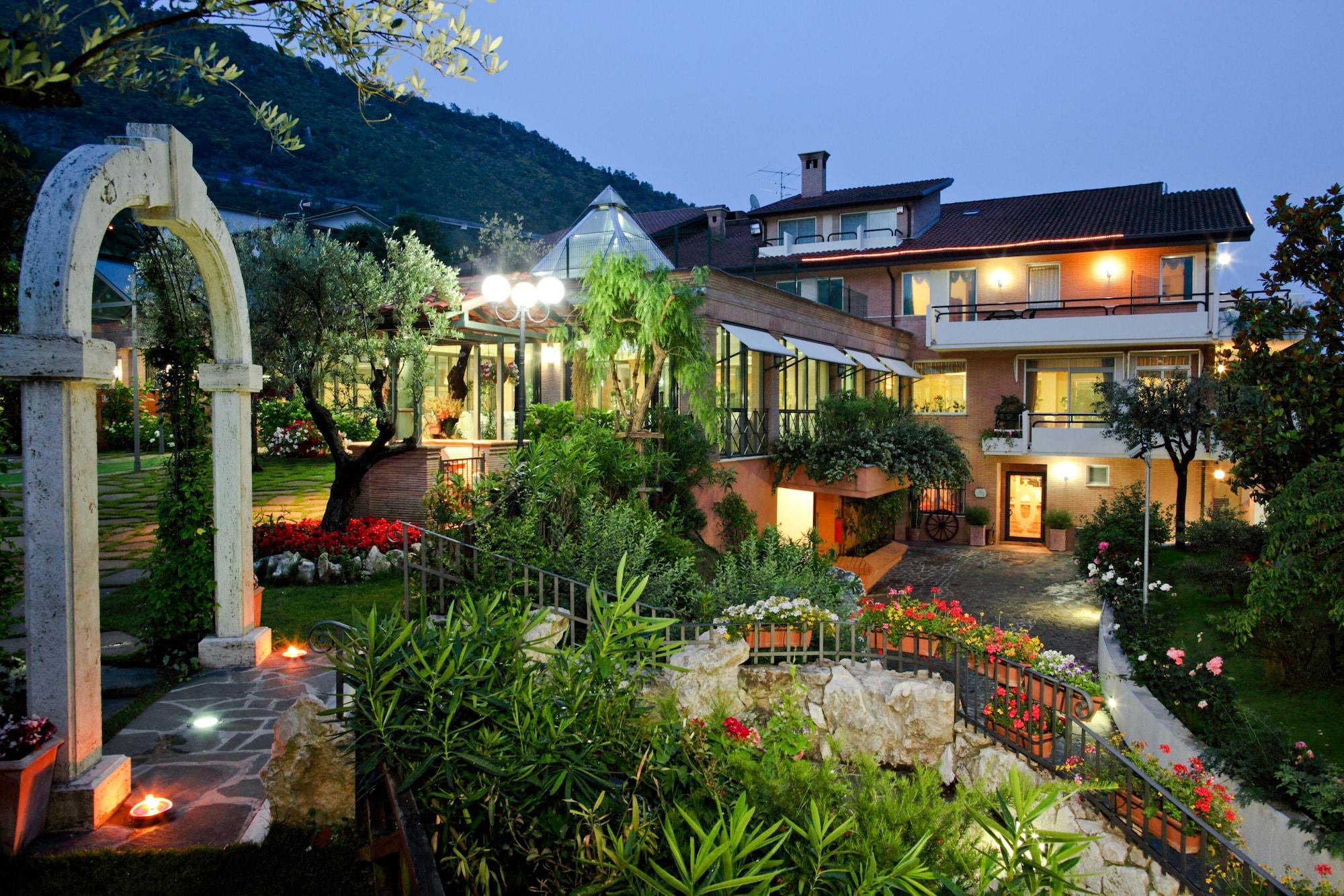 Varios Hotel Des Reves - Al Poggio di Casalucense