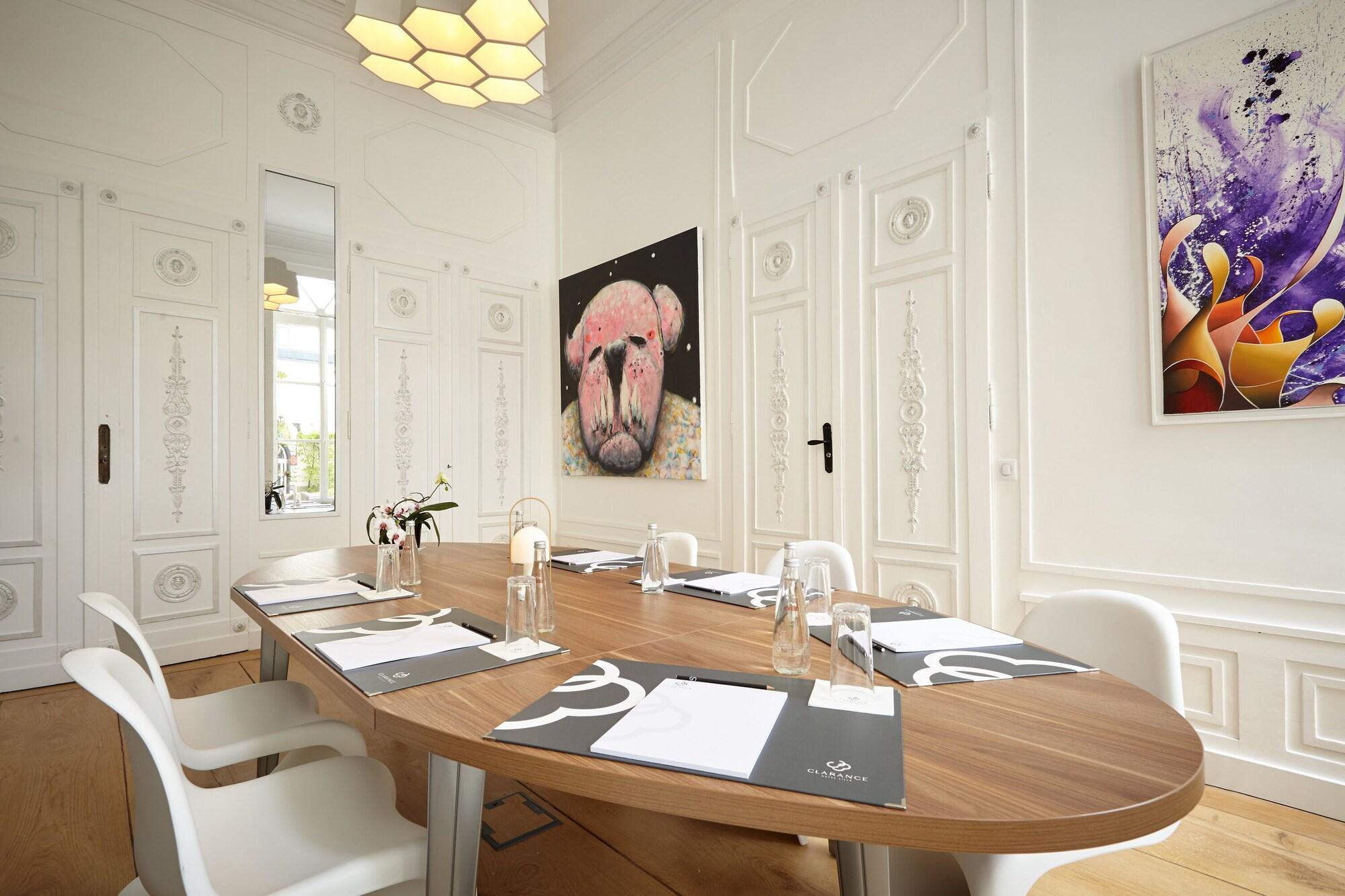 Centro de Negocios Clarance Hotel