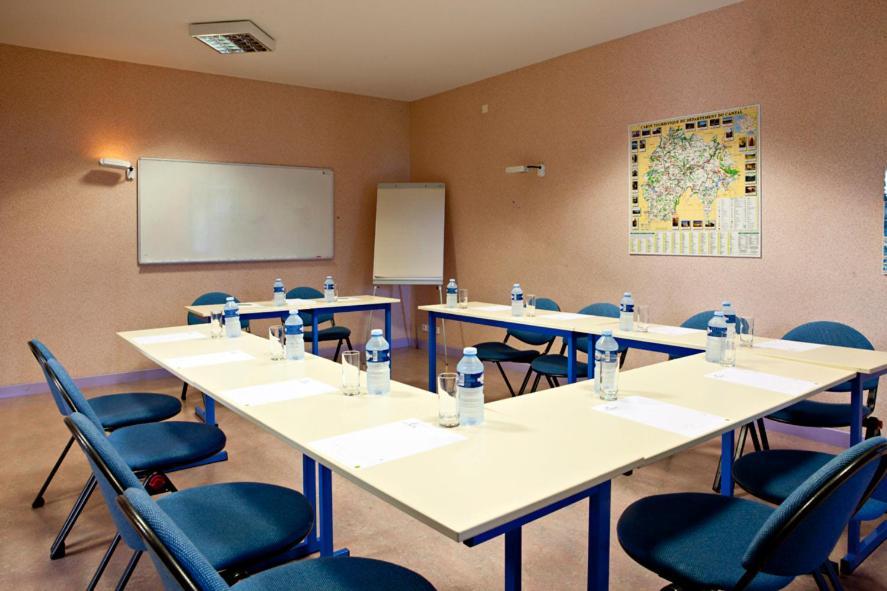 Centro de Negocios Logis Hotel Du Lac