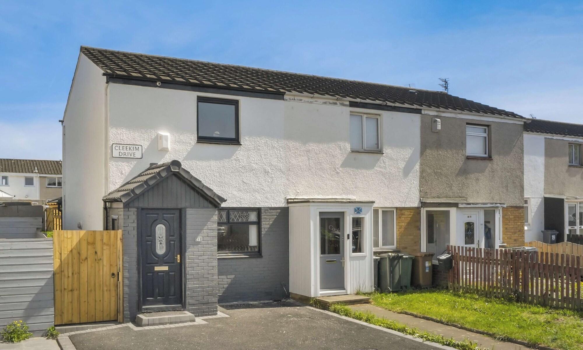 Varios 2-Bedroom Home with Parking and Garden