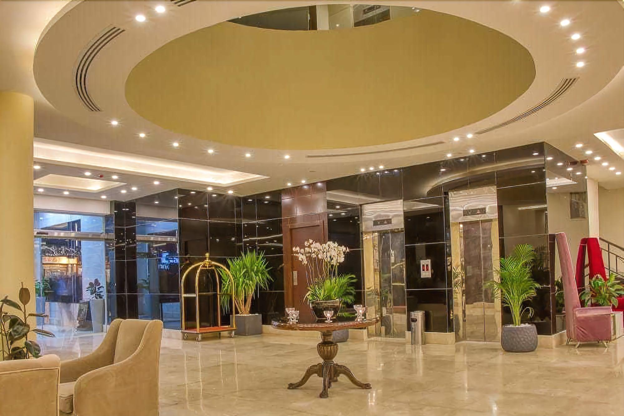 Vista Lobby Sandy Palace Hotel