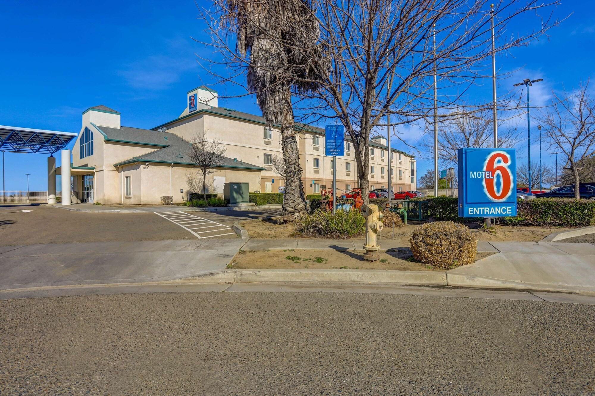 Varios Motel 6 Lemoore, CA