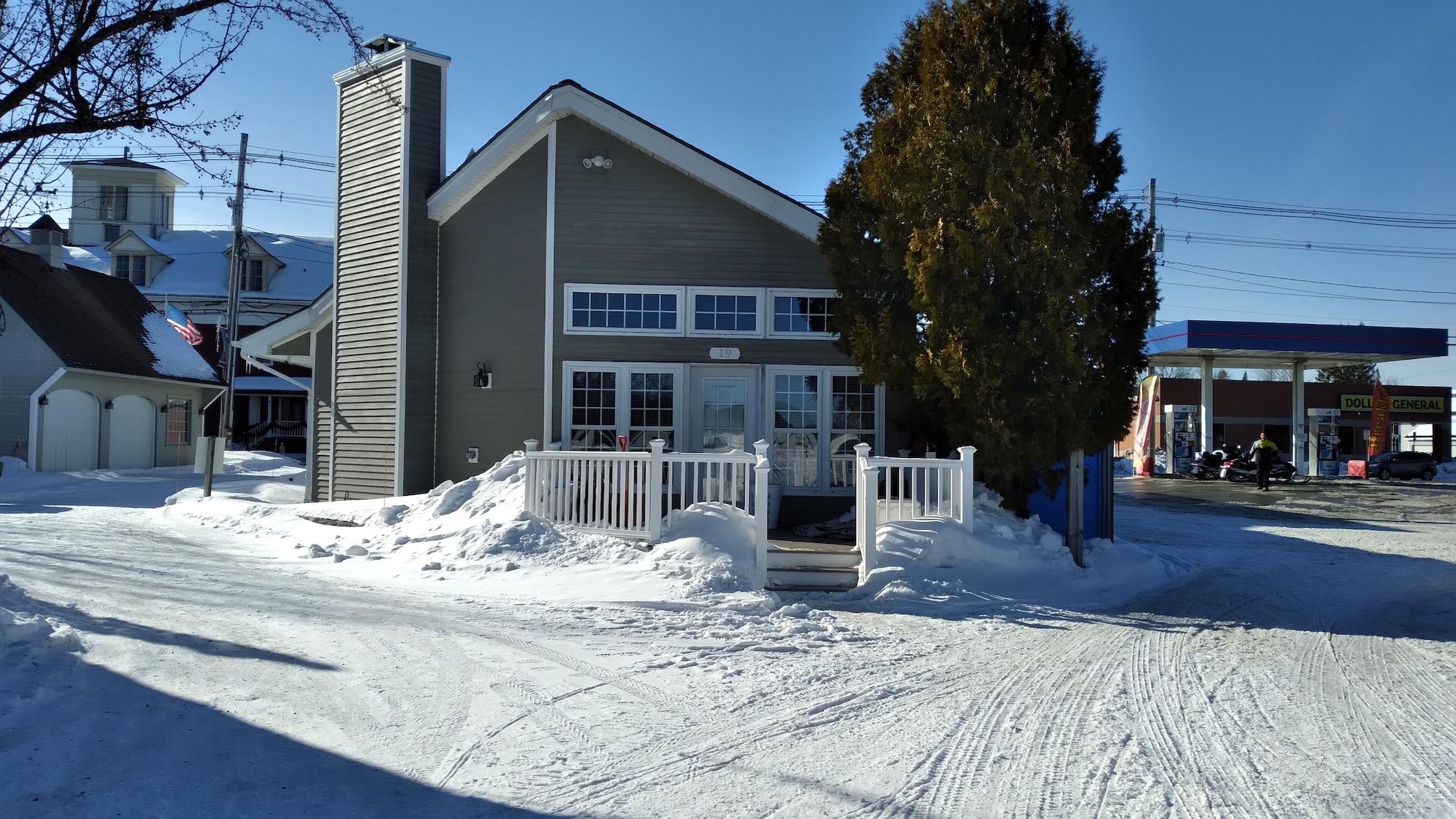 Vista Exterior Island Pond Country Inn (Formerly the Lakefront Inn & Motel)