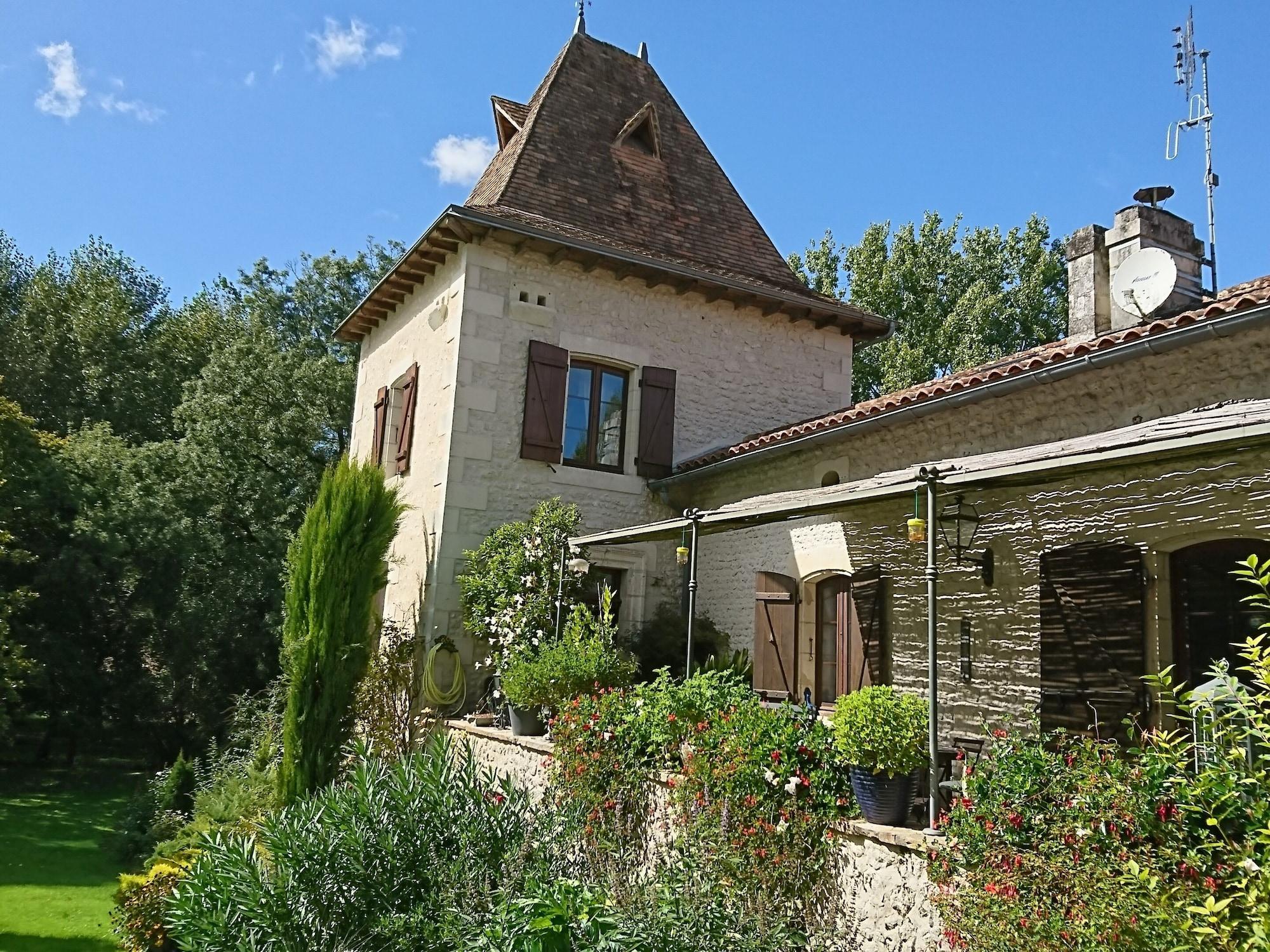 Vista Exterior Moulin Rouhaud