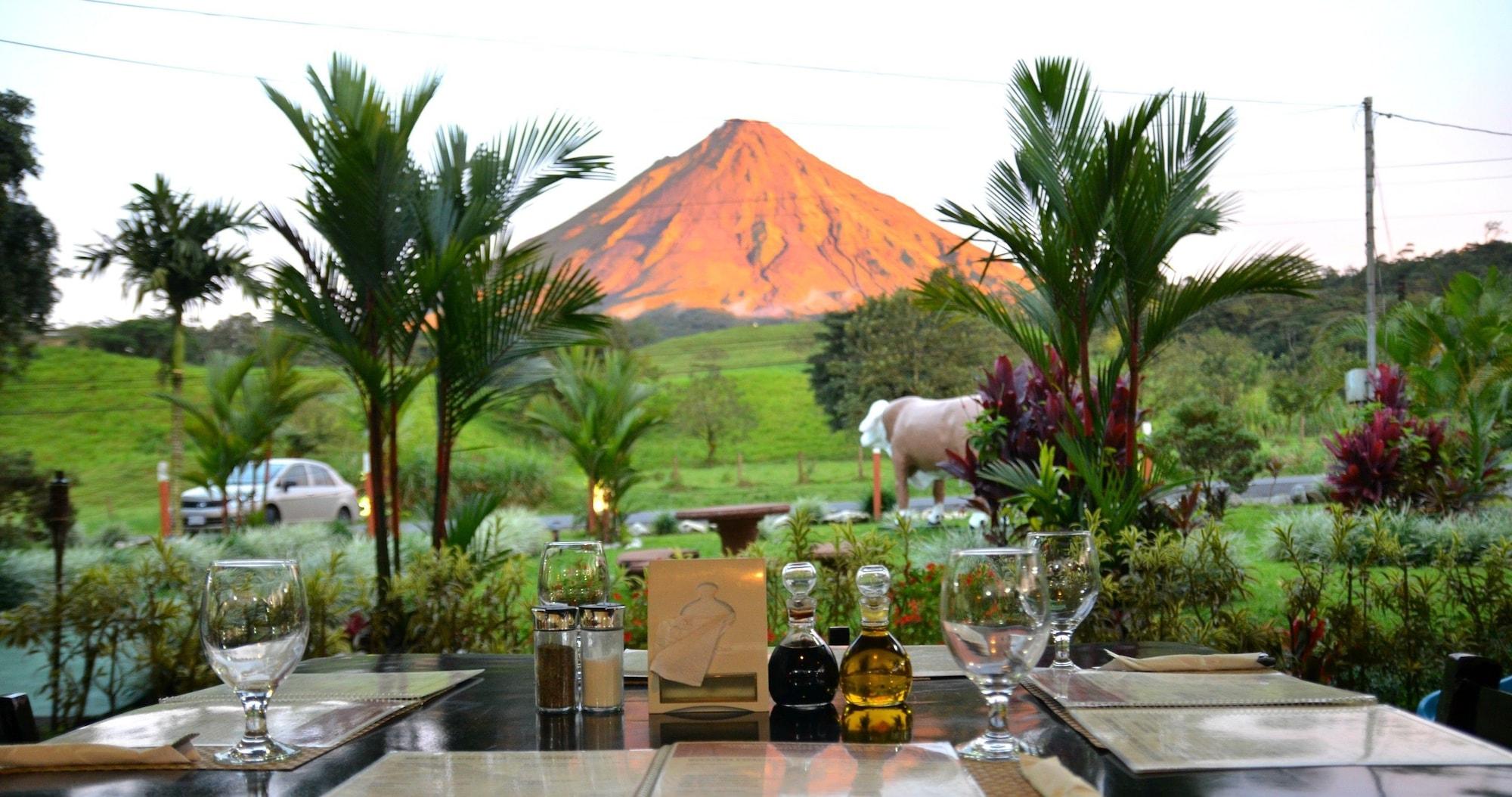 Restaurant Lumbres del Arenal Cabinas y Villas
