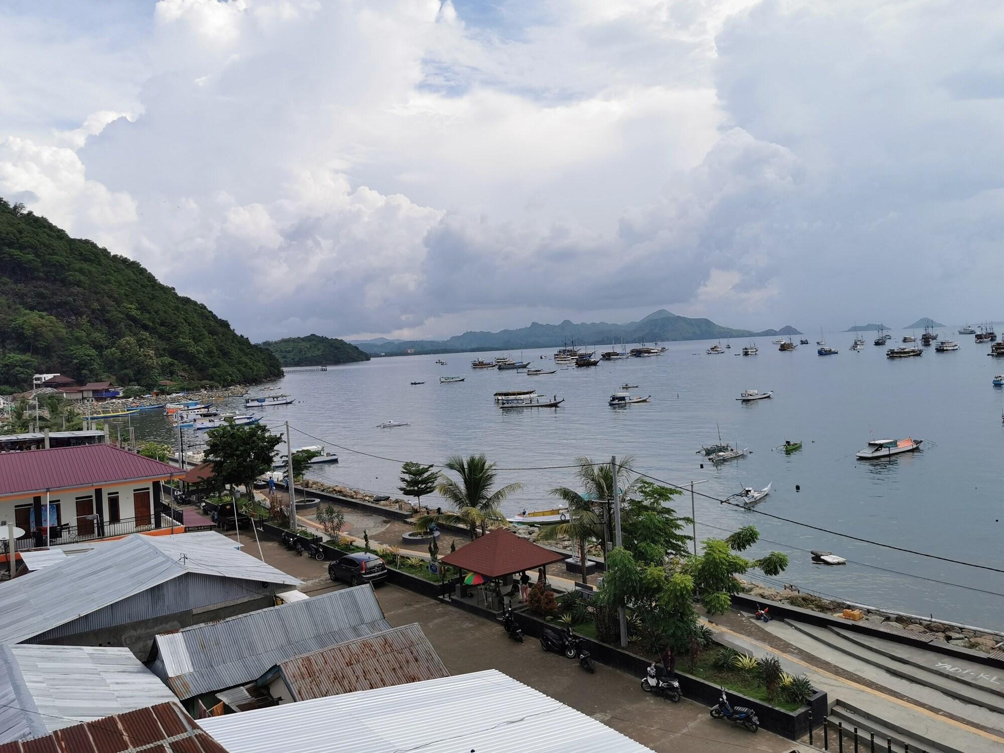 Playa Flamingo Avia Labuan Bajo