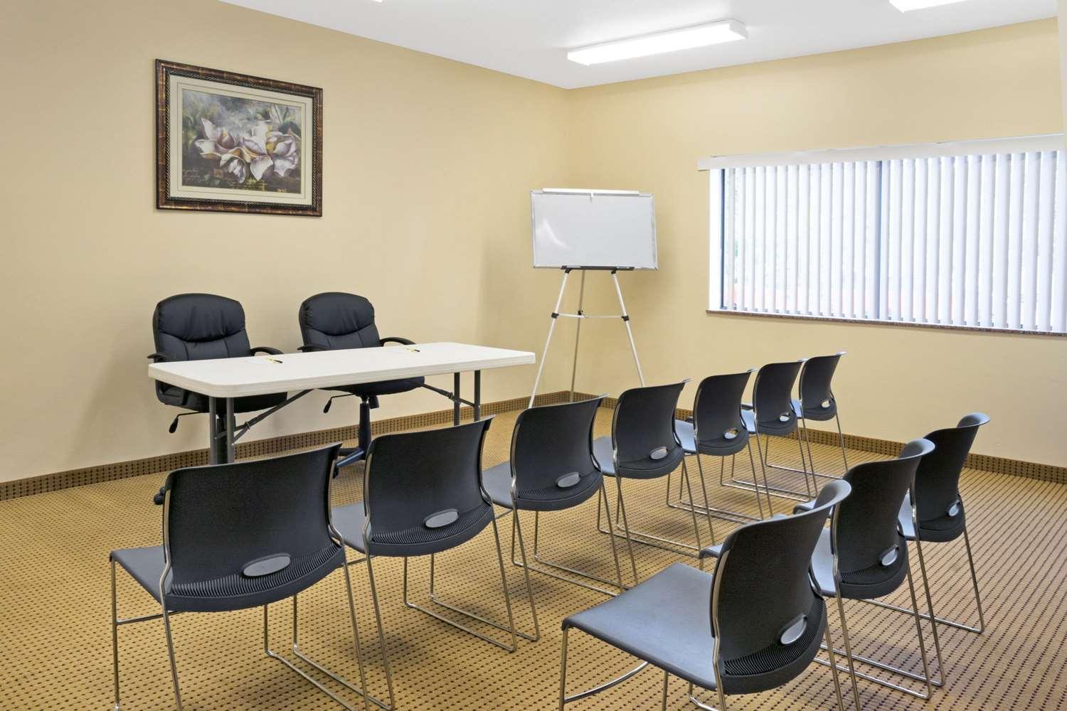 Sala de Reuniones SureStay Studio by Best Western Conroe Downtown