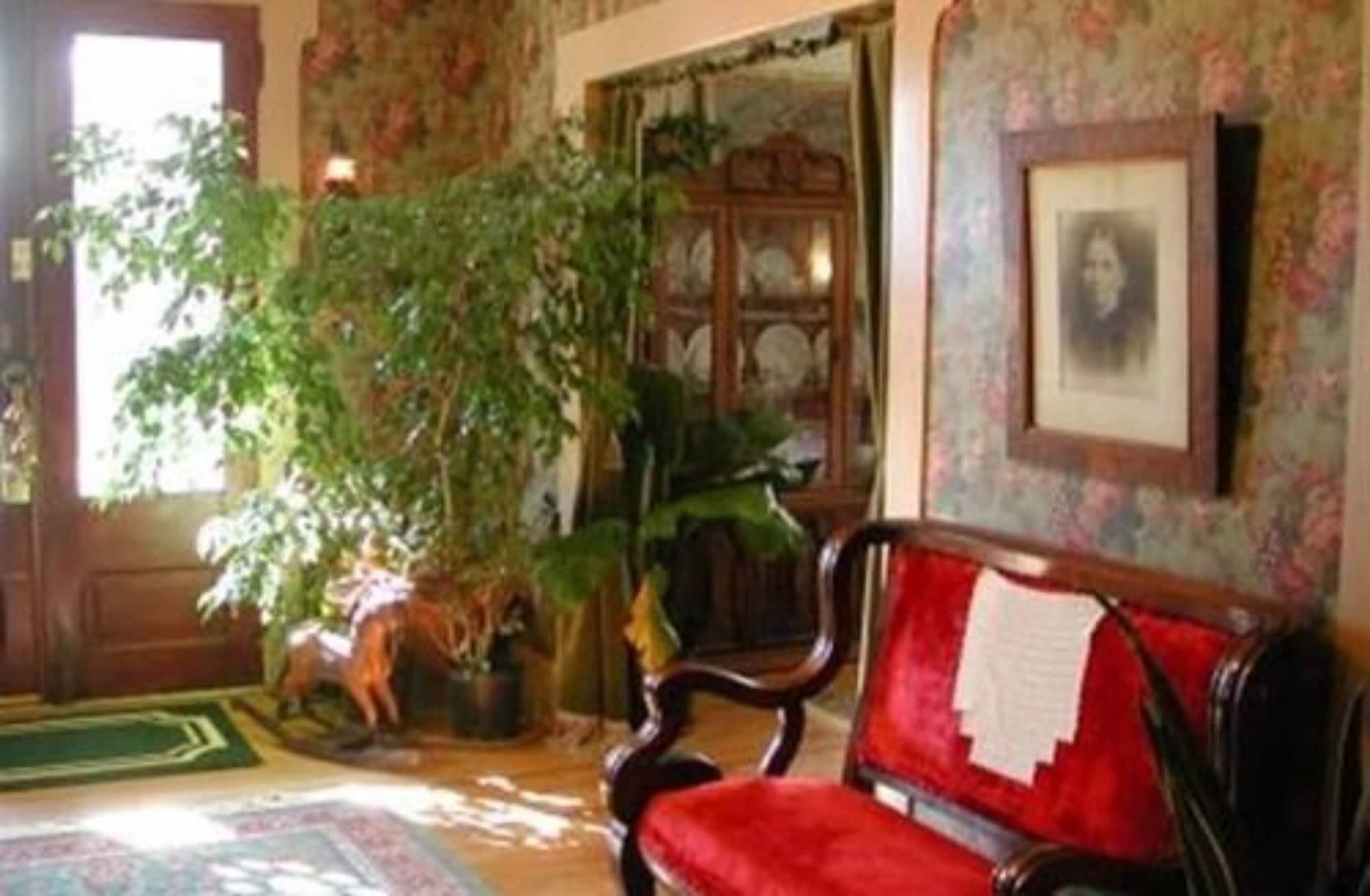 Vista Lobby Rocking Horse Inn