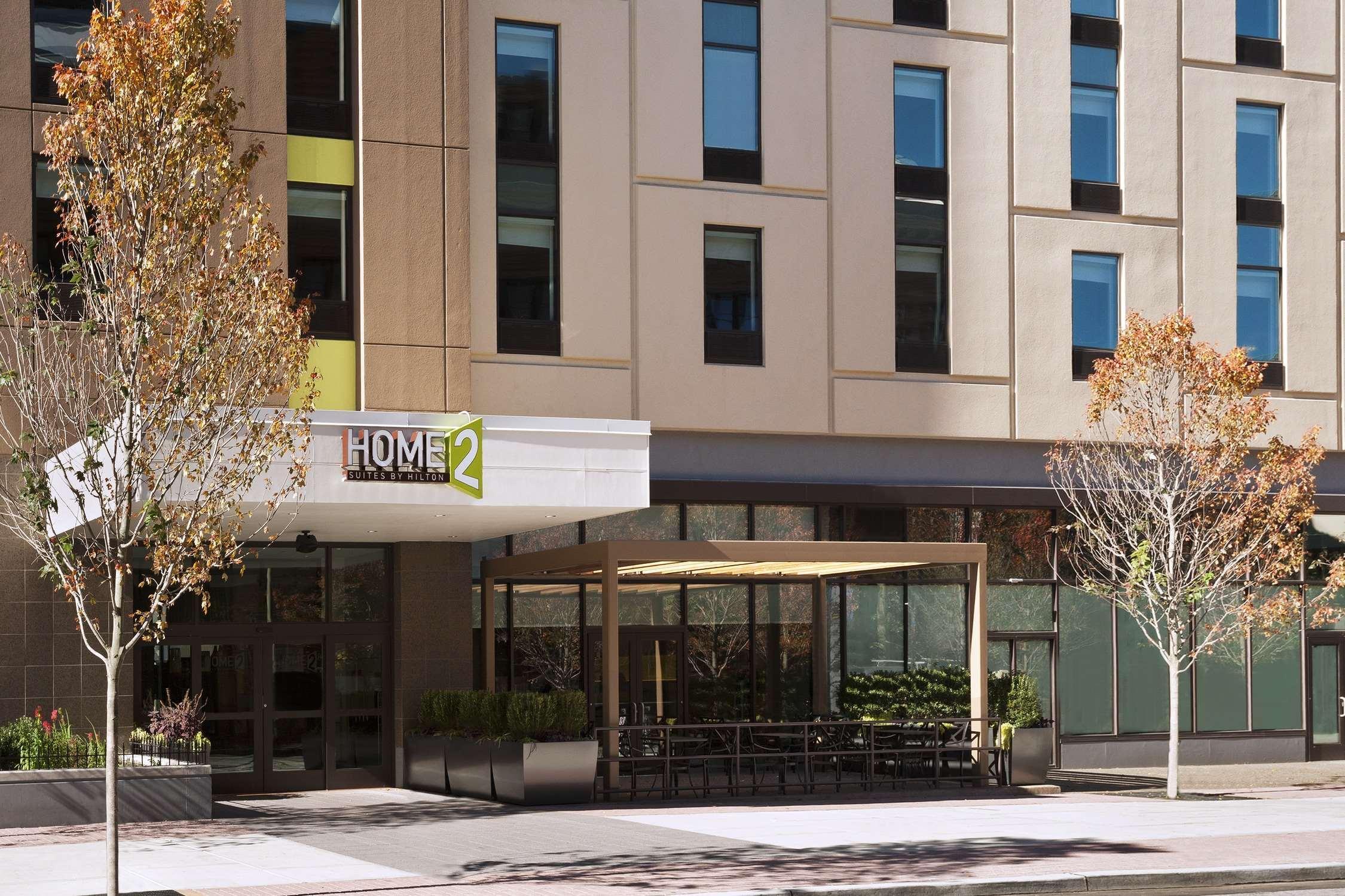 Vista Exterior Home2 Suites by Hilton Philadelphia - Convention Center, PA