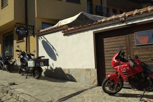 Alojamiento - Roots Hotel & Wine Bar