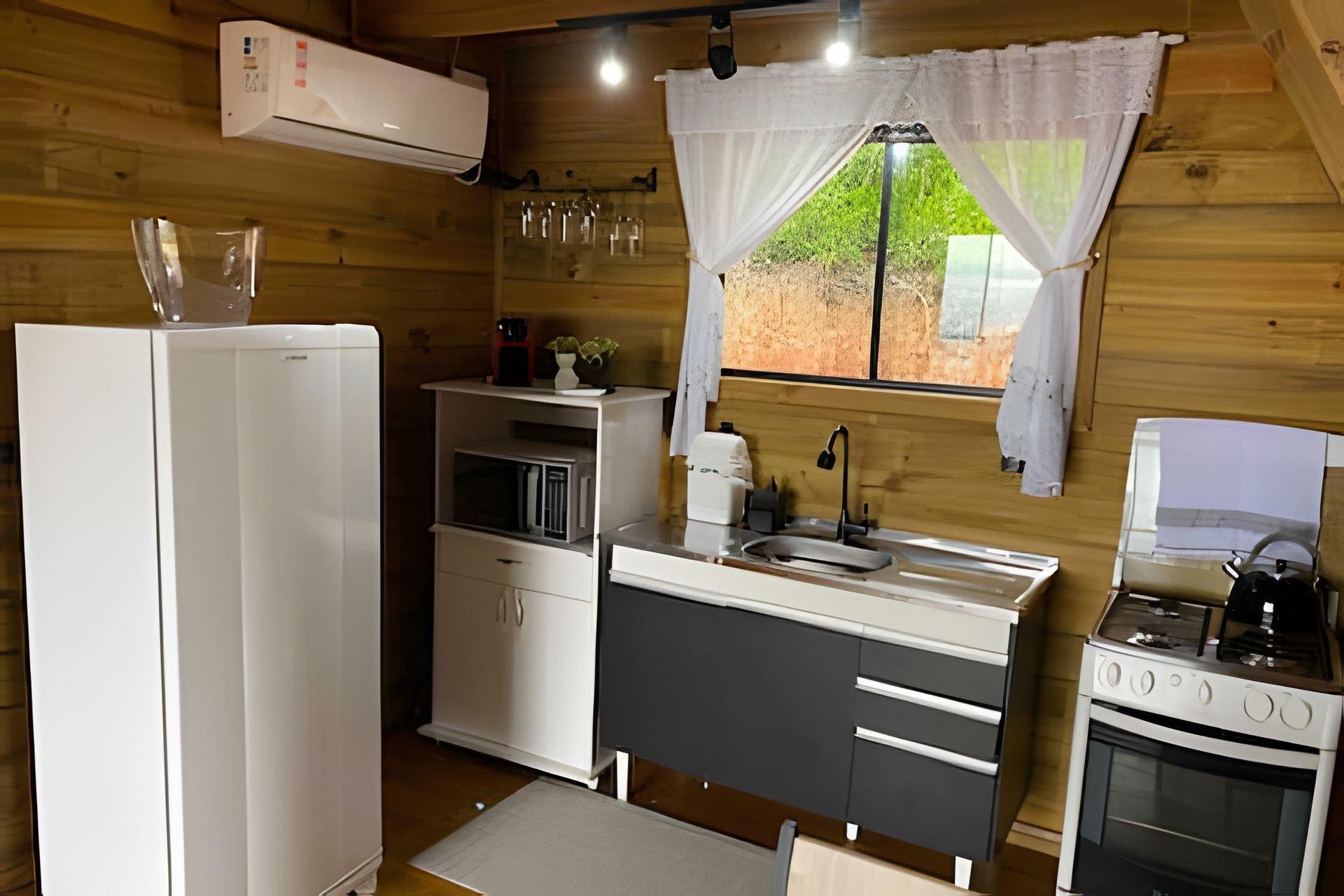 Cocina Chalé dos Alpes 1 hidromassagem e Lareira