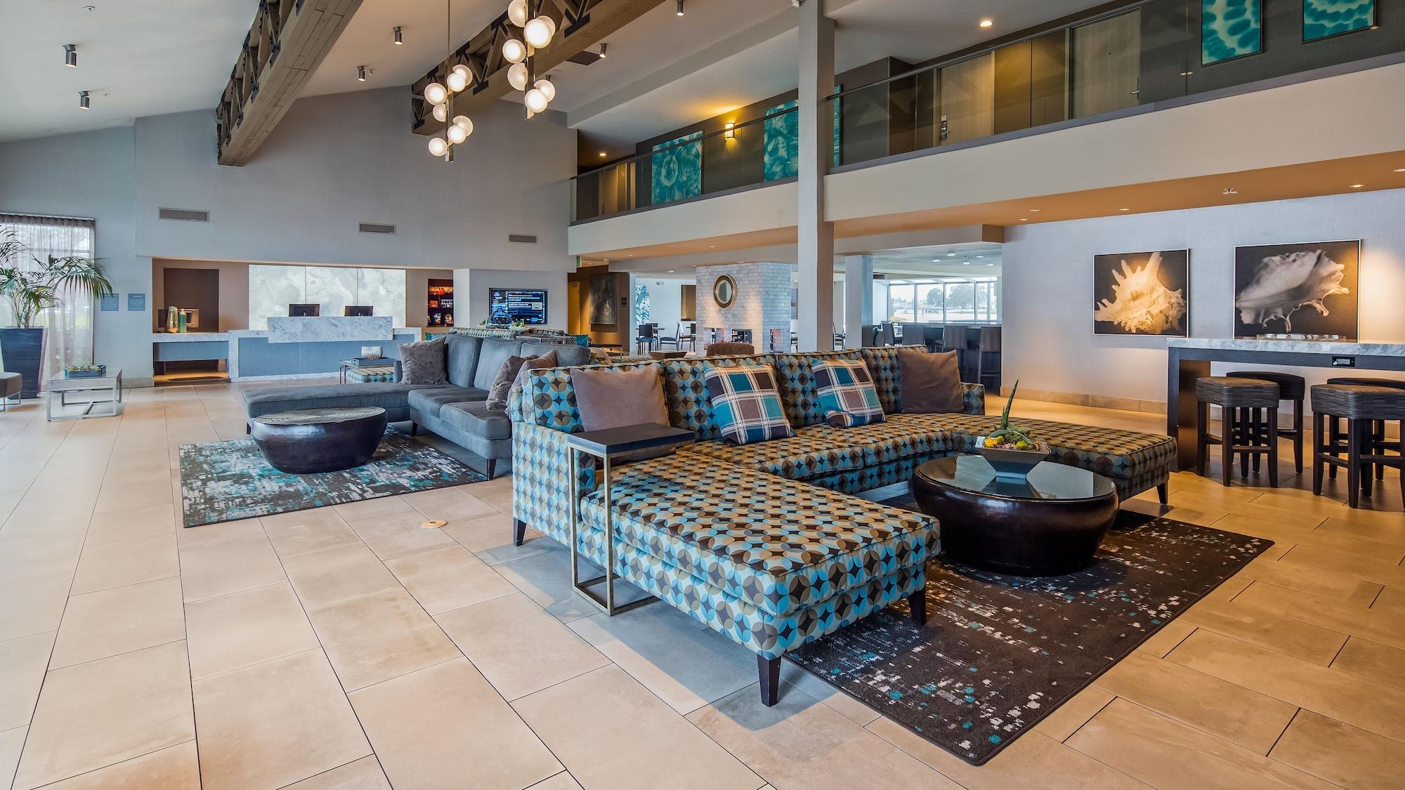 Vista Lobby Executive Inn & Suites Embarcadero Cove