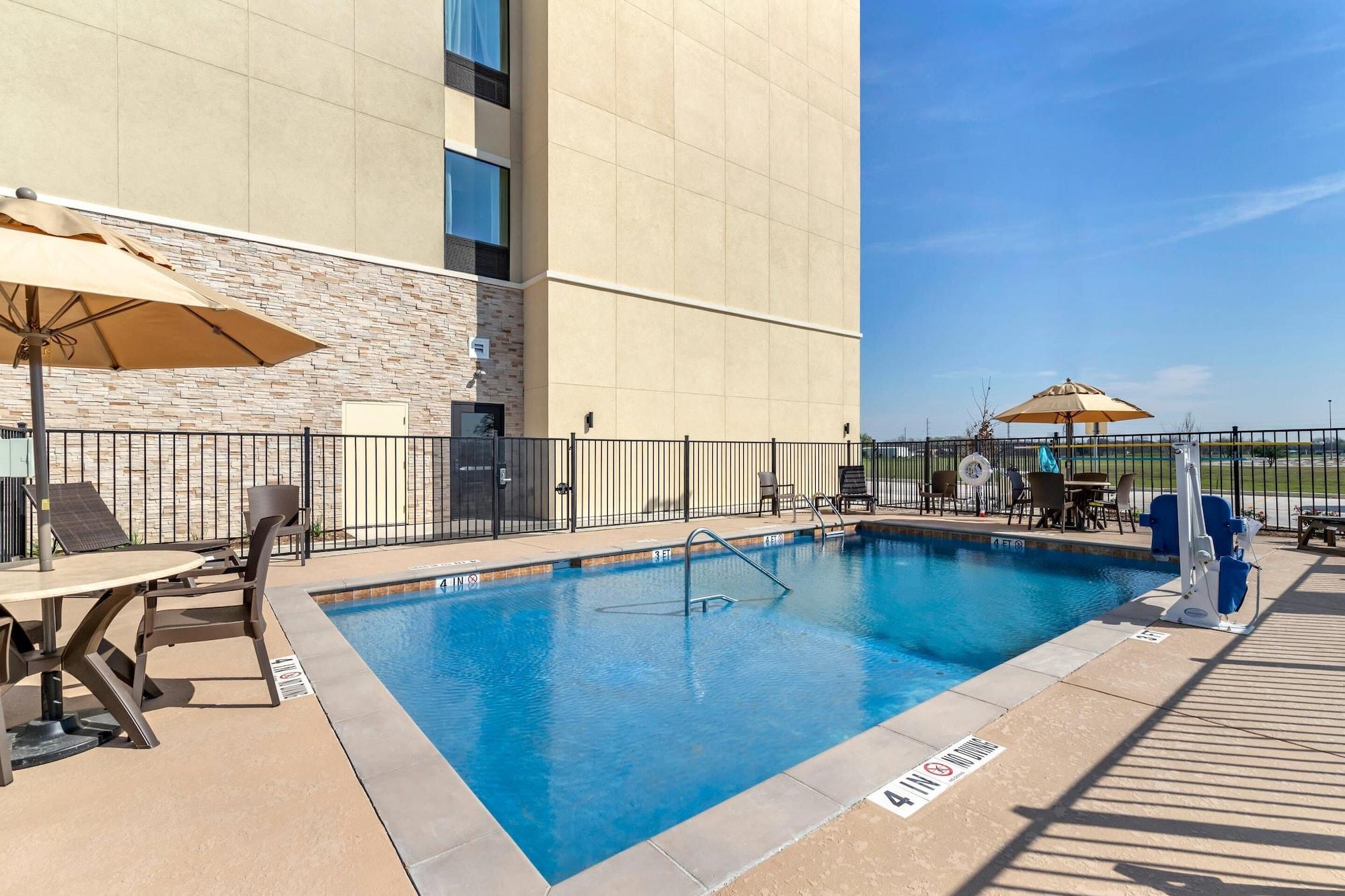 Vista Piscina Comfort Suites San Antonio Ft. Sam Houston/SAMMC Area