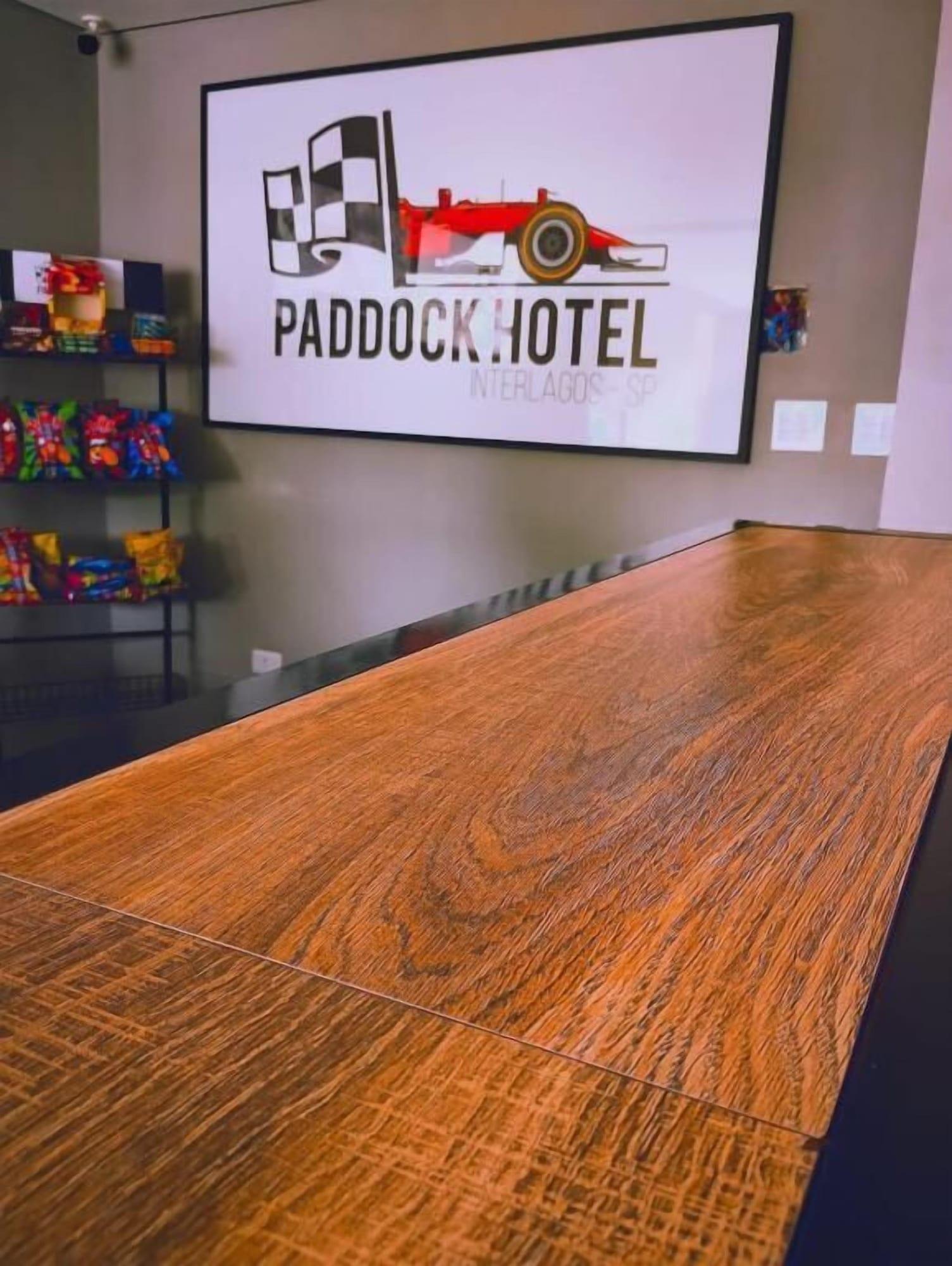 Varios Hotel Paddock