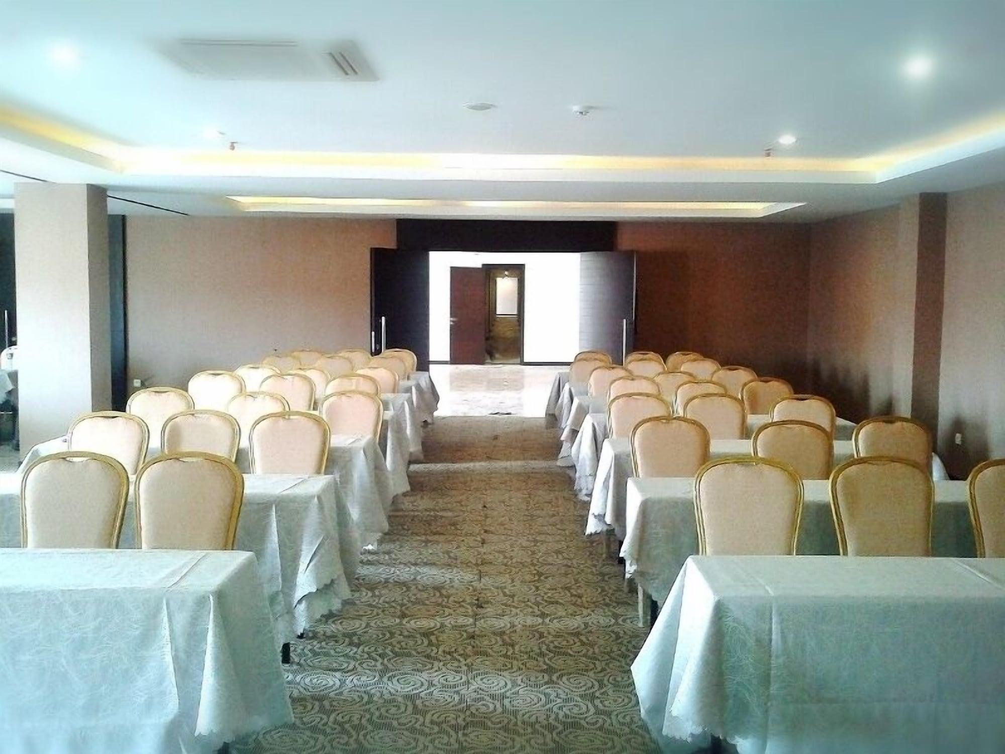 Sala de Reuniones Serela Waringin