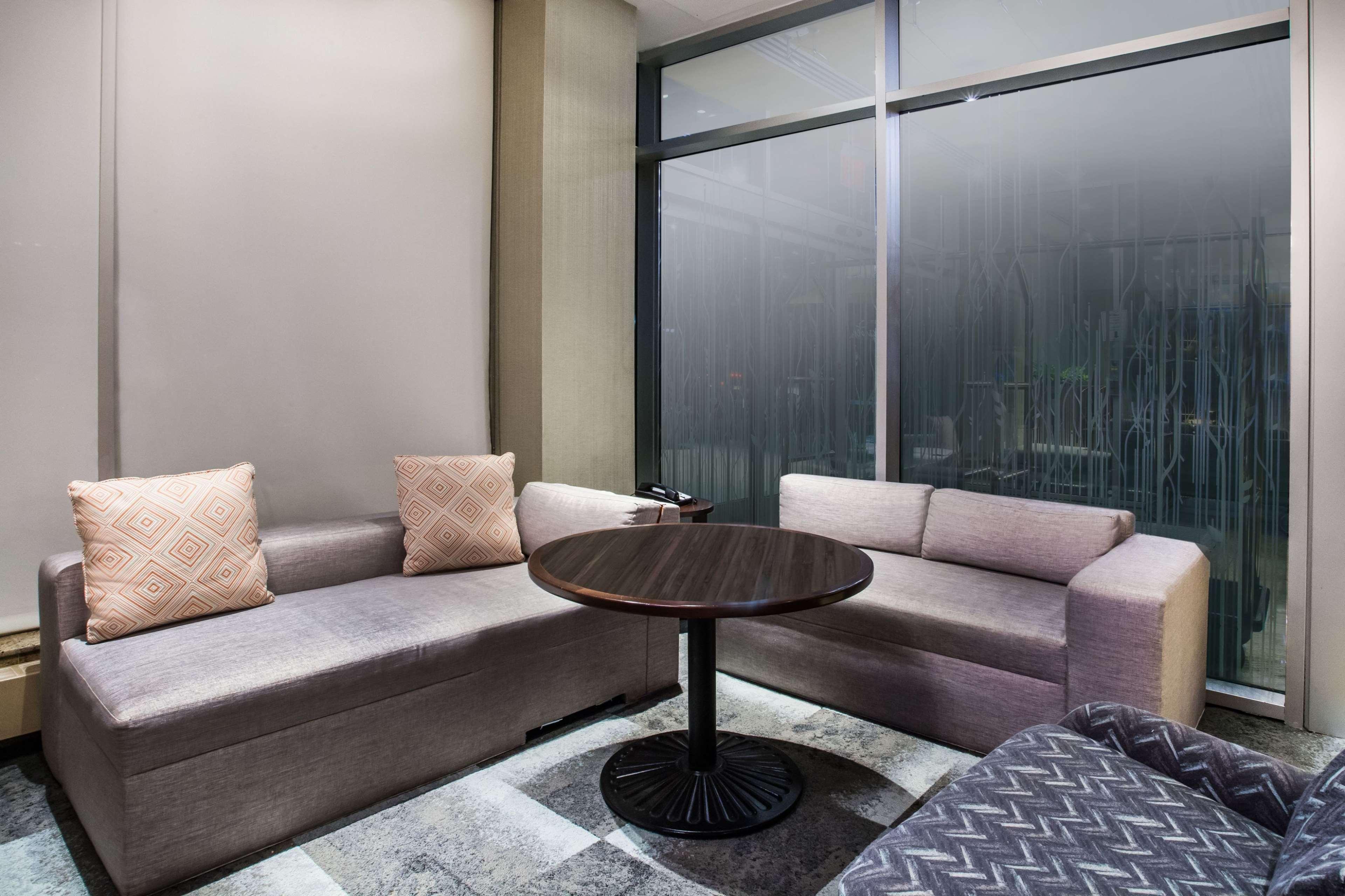 Vista Lobby Hilton Garden Inn New York/West 35th Street
