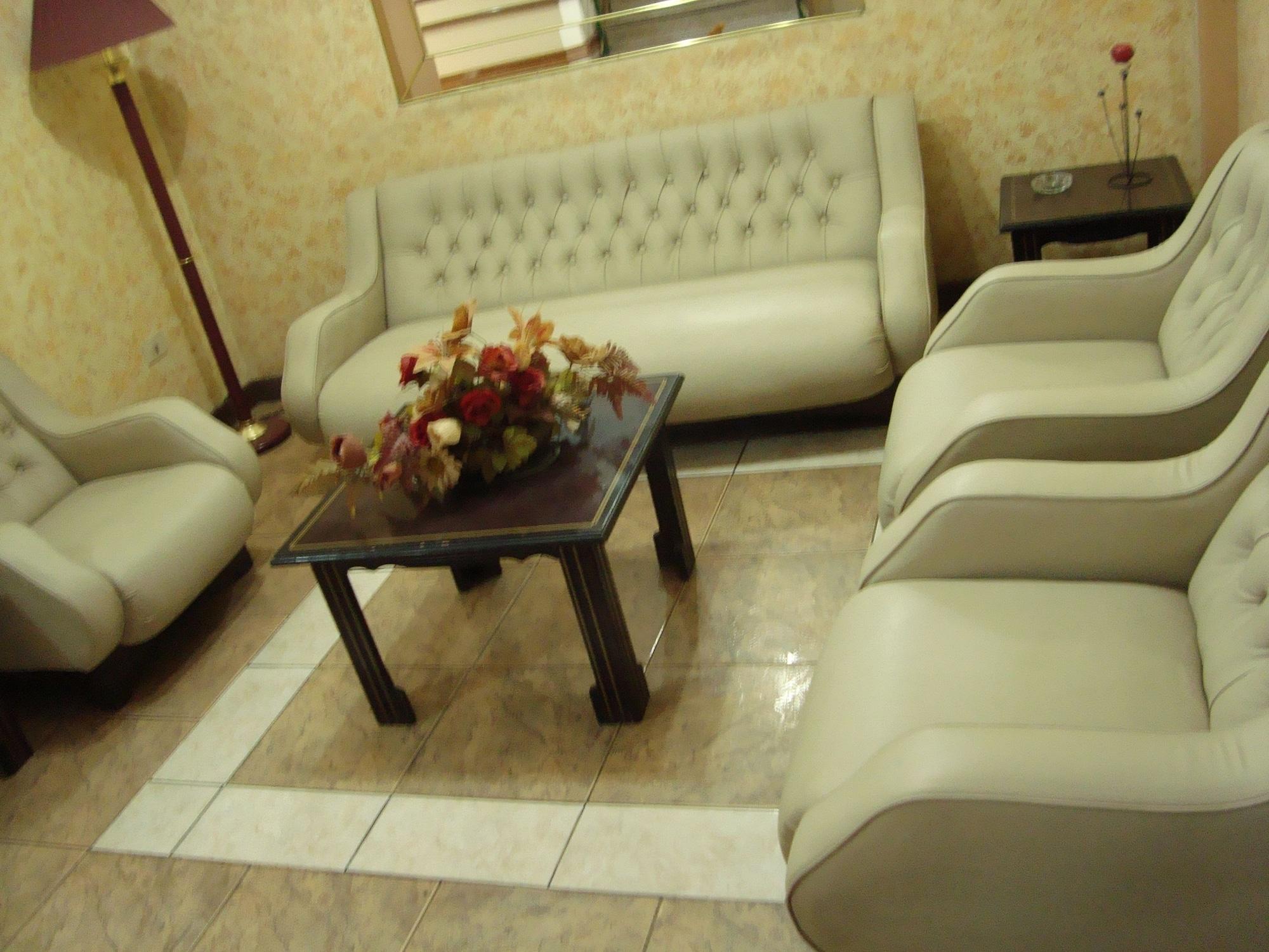 Vista Lobby Hostal Versalles