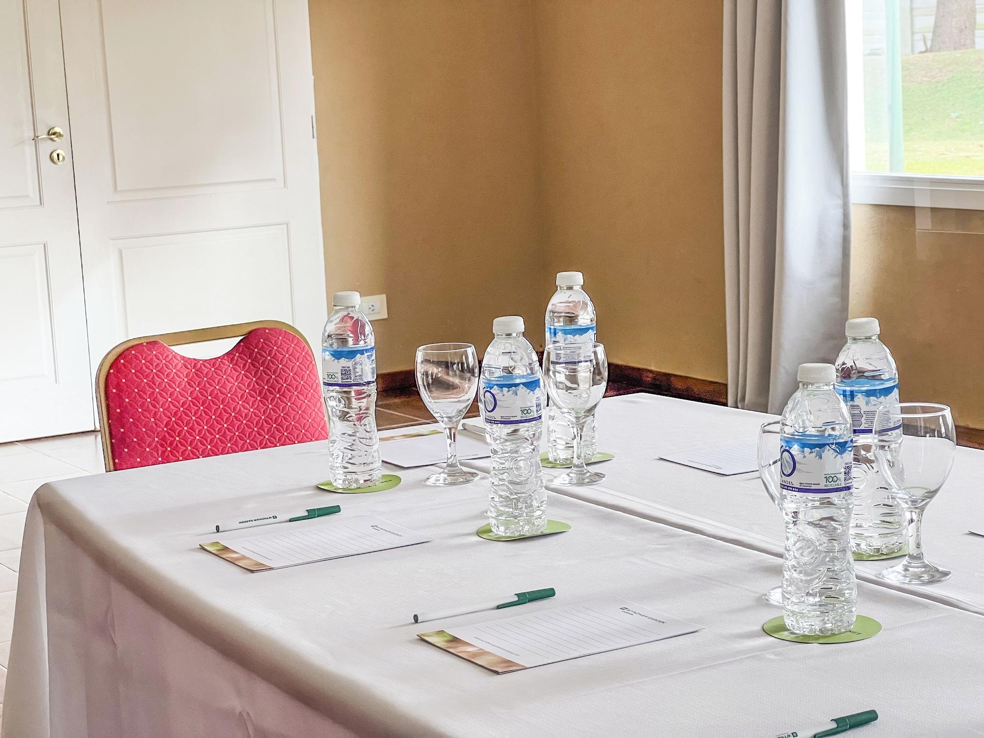 Sala de Reuniones Wyndham Garden Campana