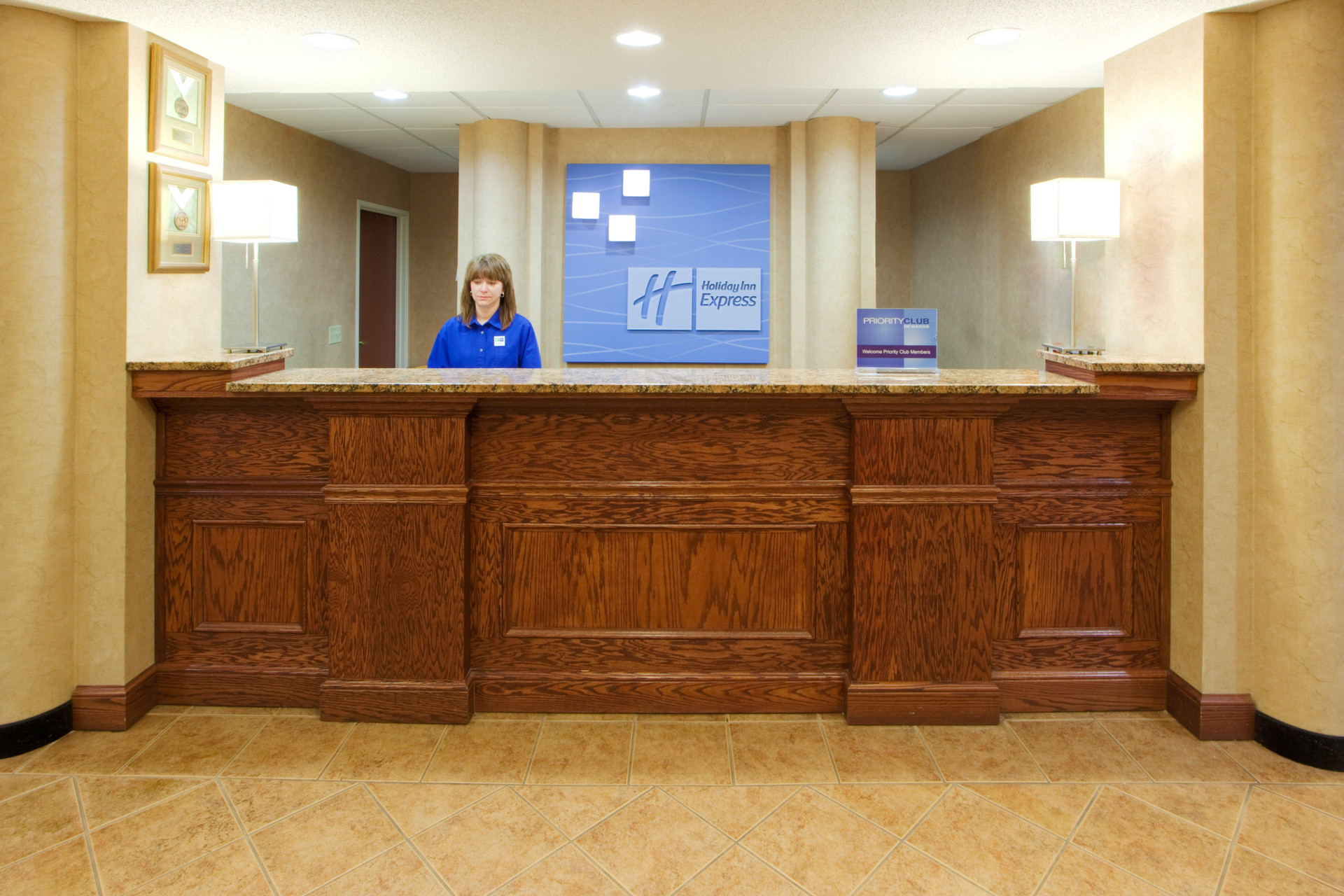 Vista Lobby Holiday Inn Express Hanover by IHG