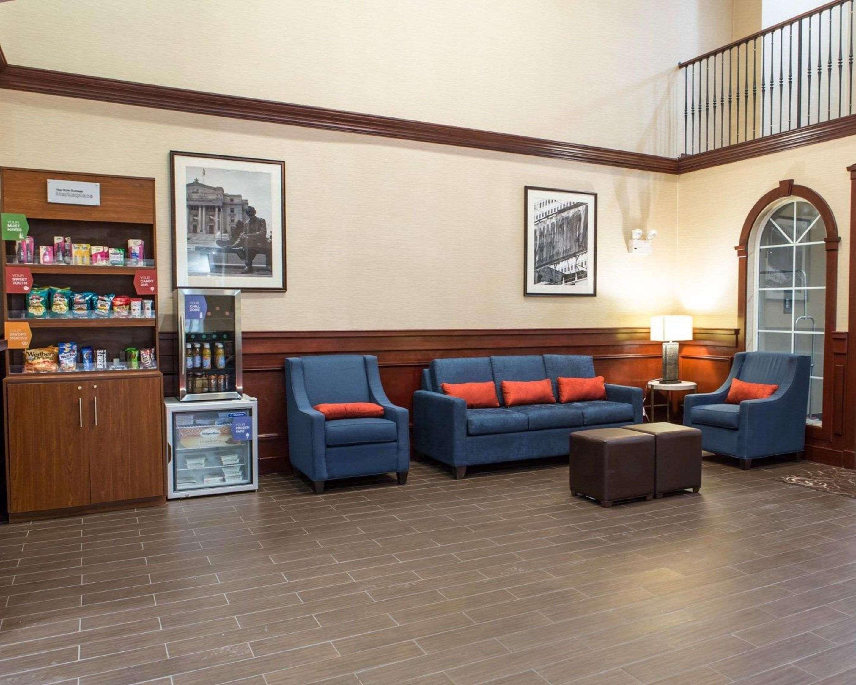 Vista Lobby Comfort Suites Newark - Harrison