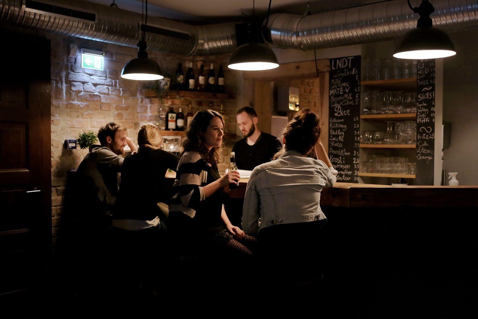 Bar/Salón Hostel Multitude