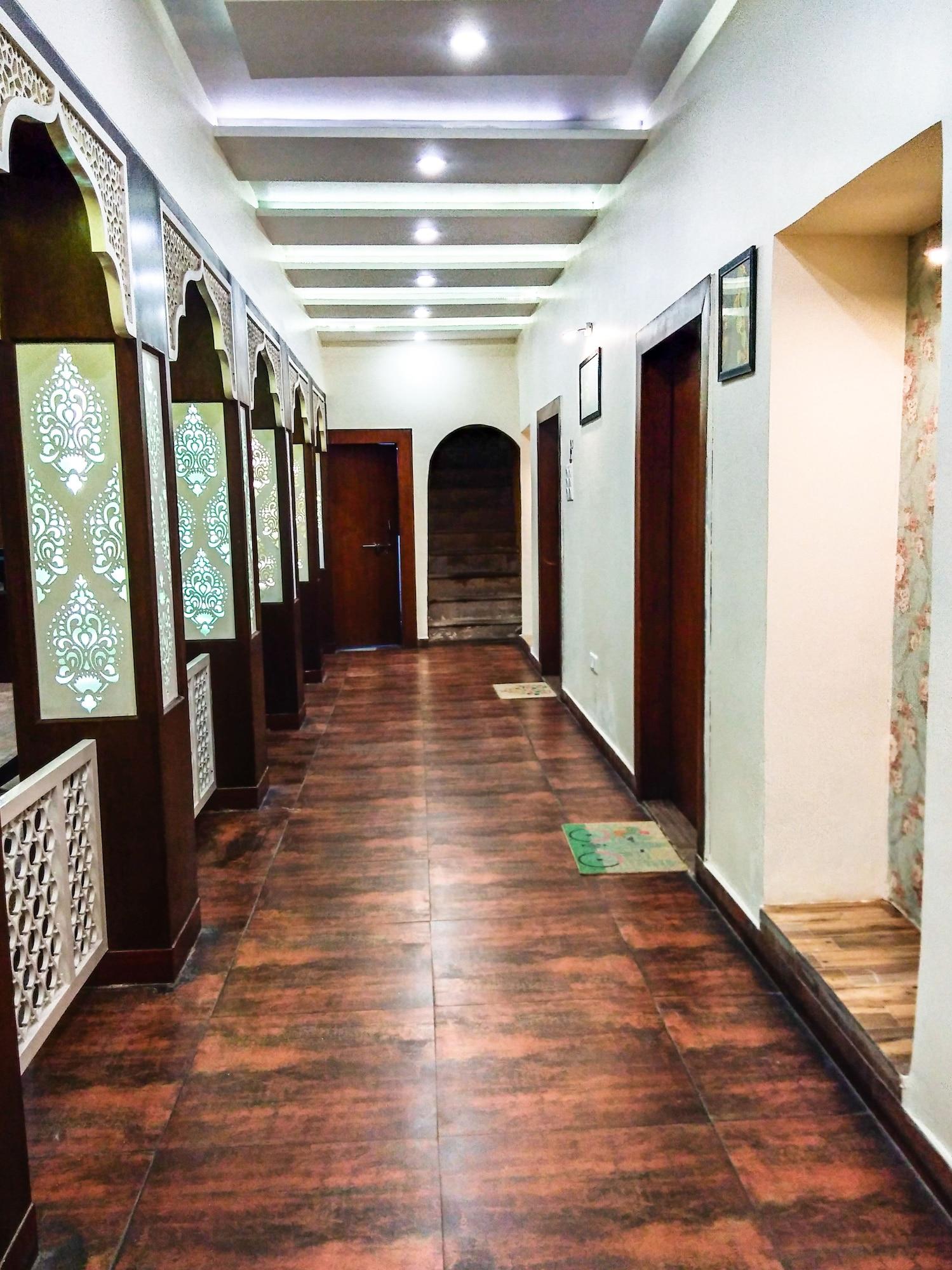Vista Exterior Dwivedi Hotels Sri Omkar Palace