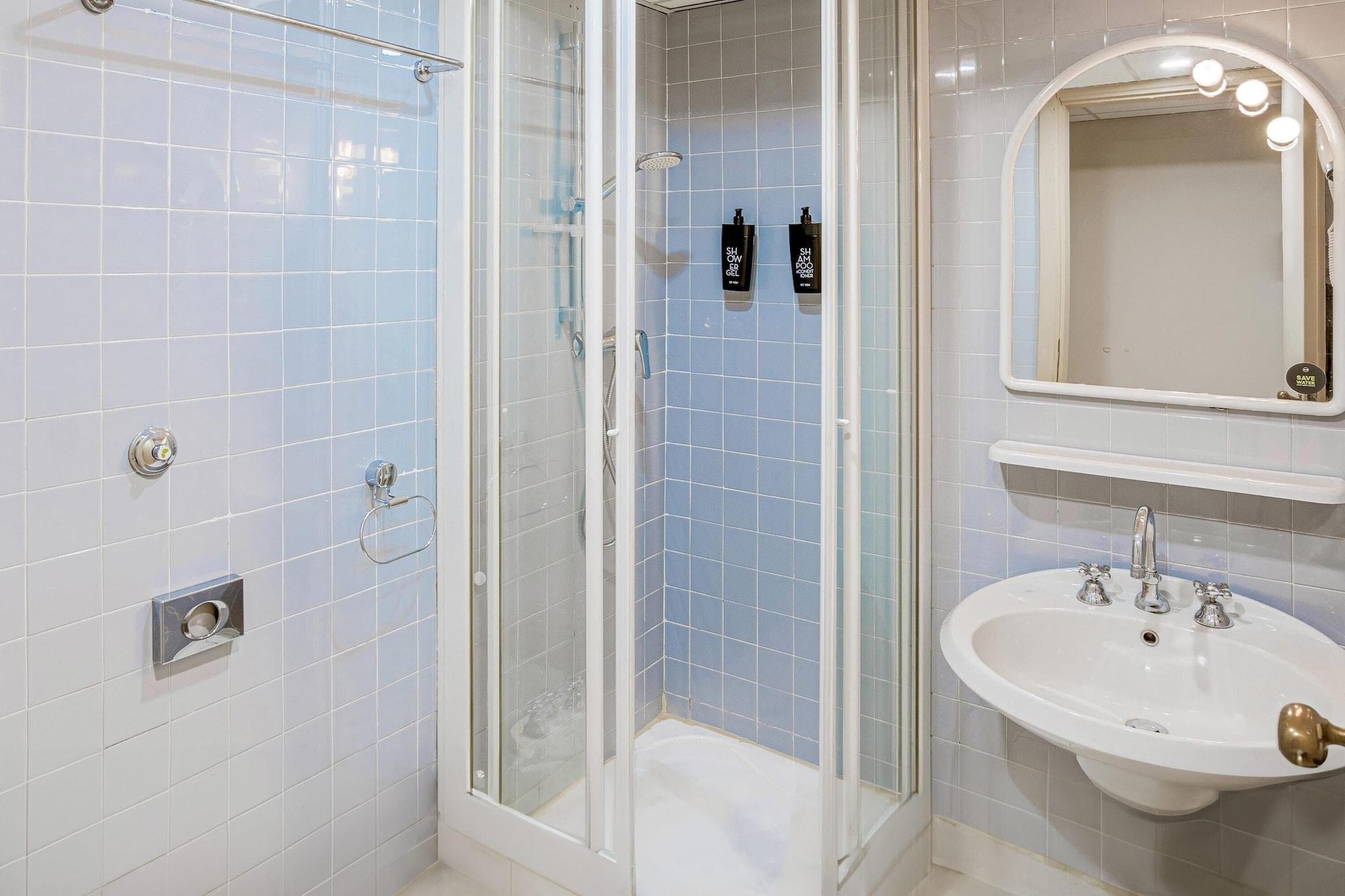 Equipamiento de Habitación B&B HOTEL Fabriano Janus