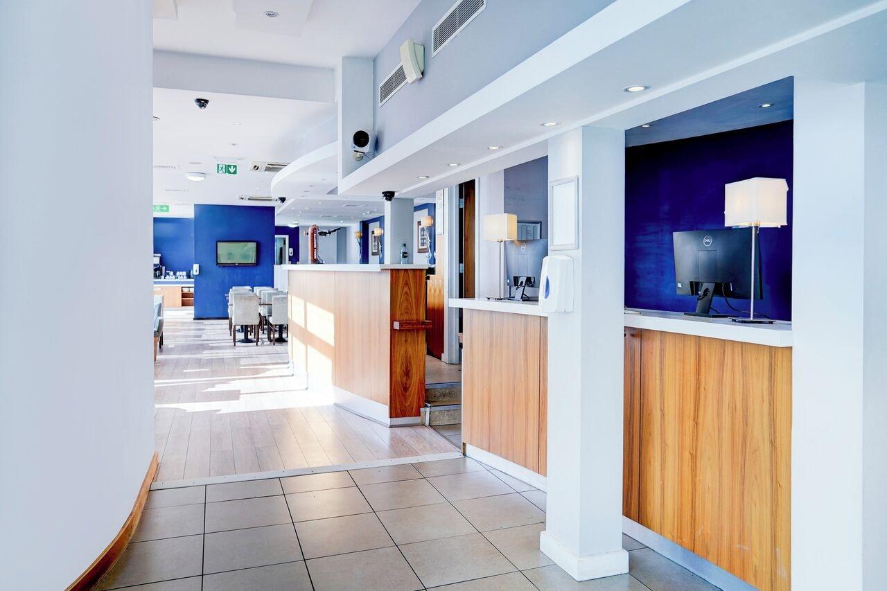 Vista Lobby Belvilla Crewe City Centre Hotel - Lifestyle