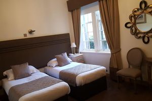 Alojamiento - McLays Guest House