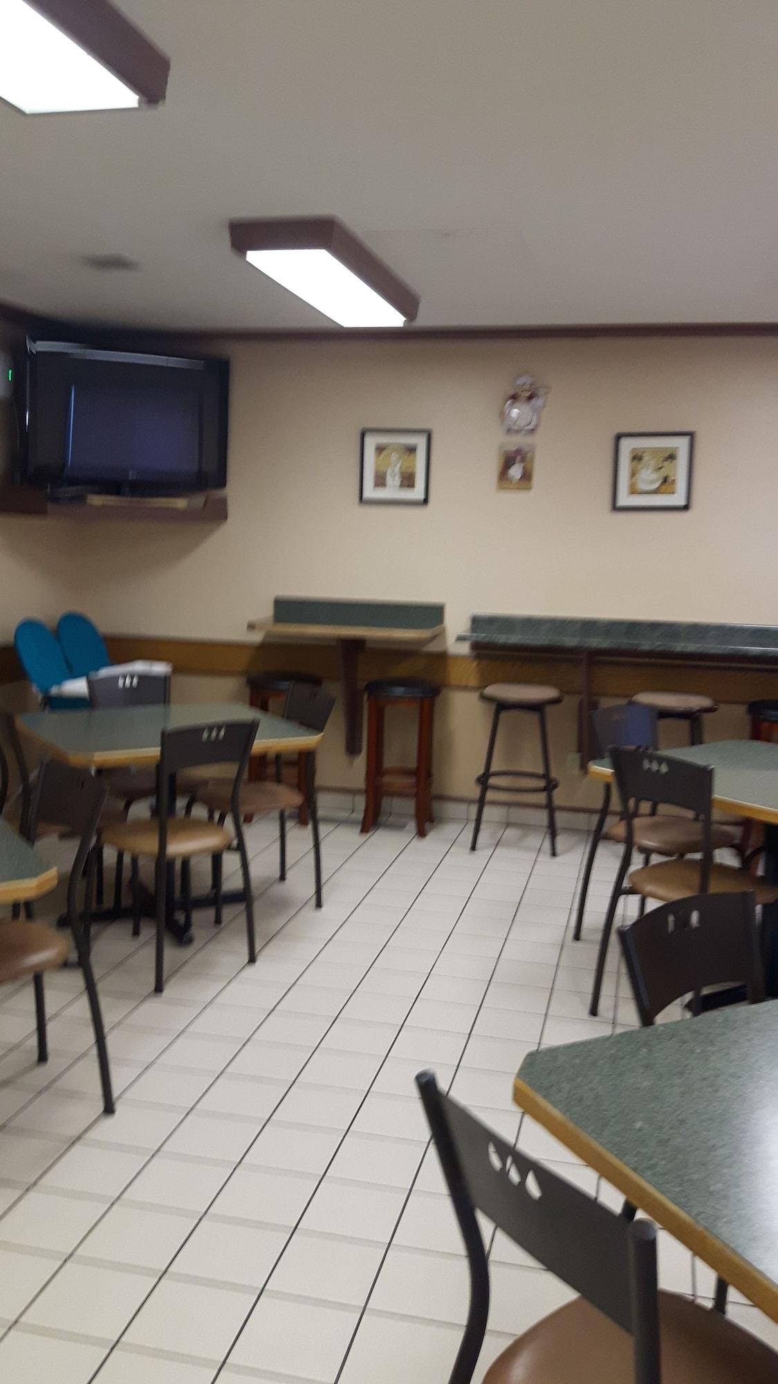 Restaurant Super 8 by Wyndham Moose Jaw SK