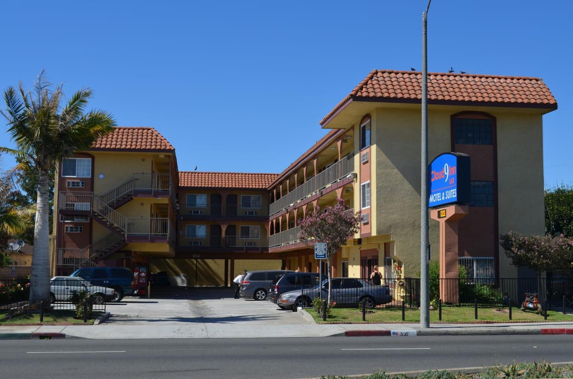 Vista Exterior Cloud 9 Inn LAX