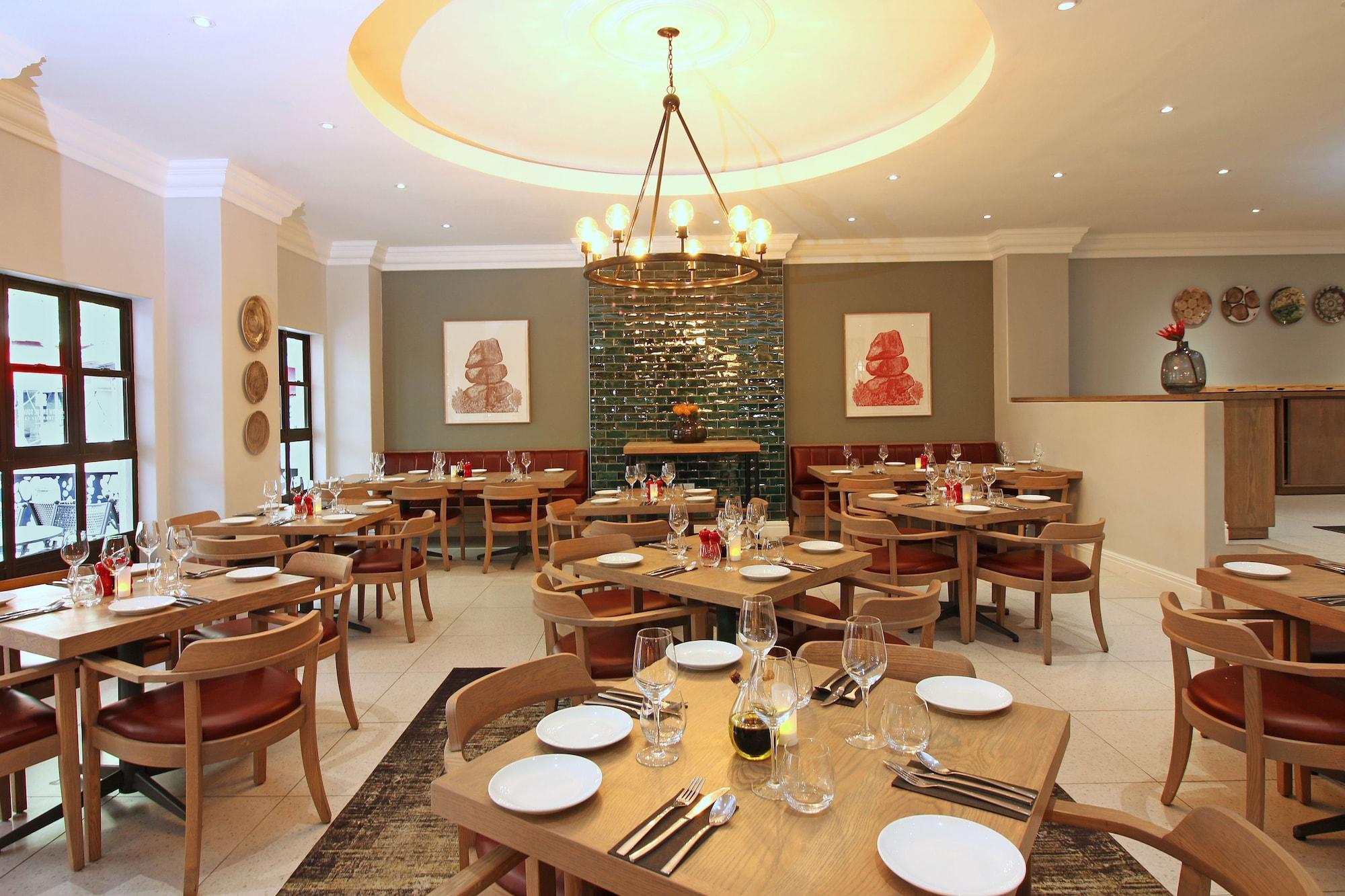 Restaurant Hollow on the Square City Hotel