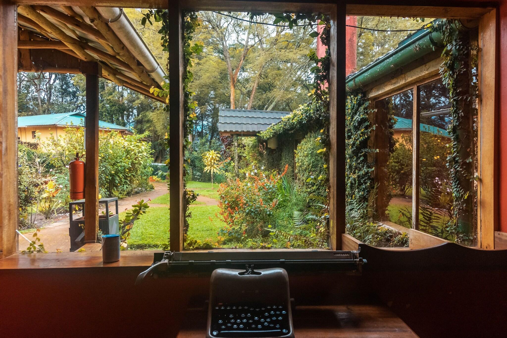 Vista Exterior Lawns Hotel