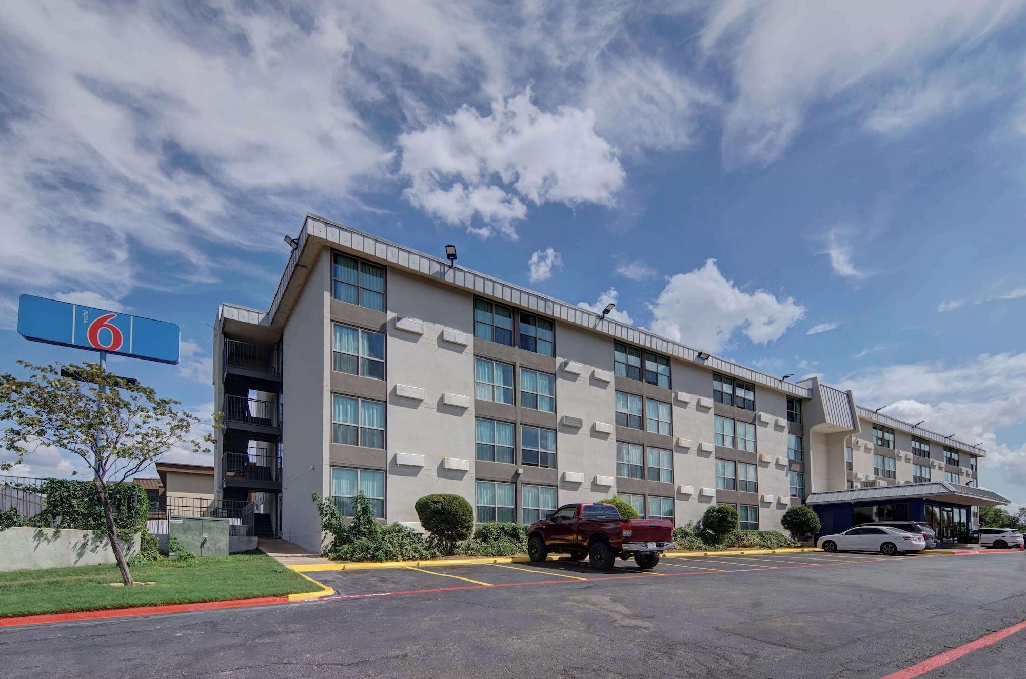 Varios Motel 6 Fort Worth, TX - Downtown East