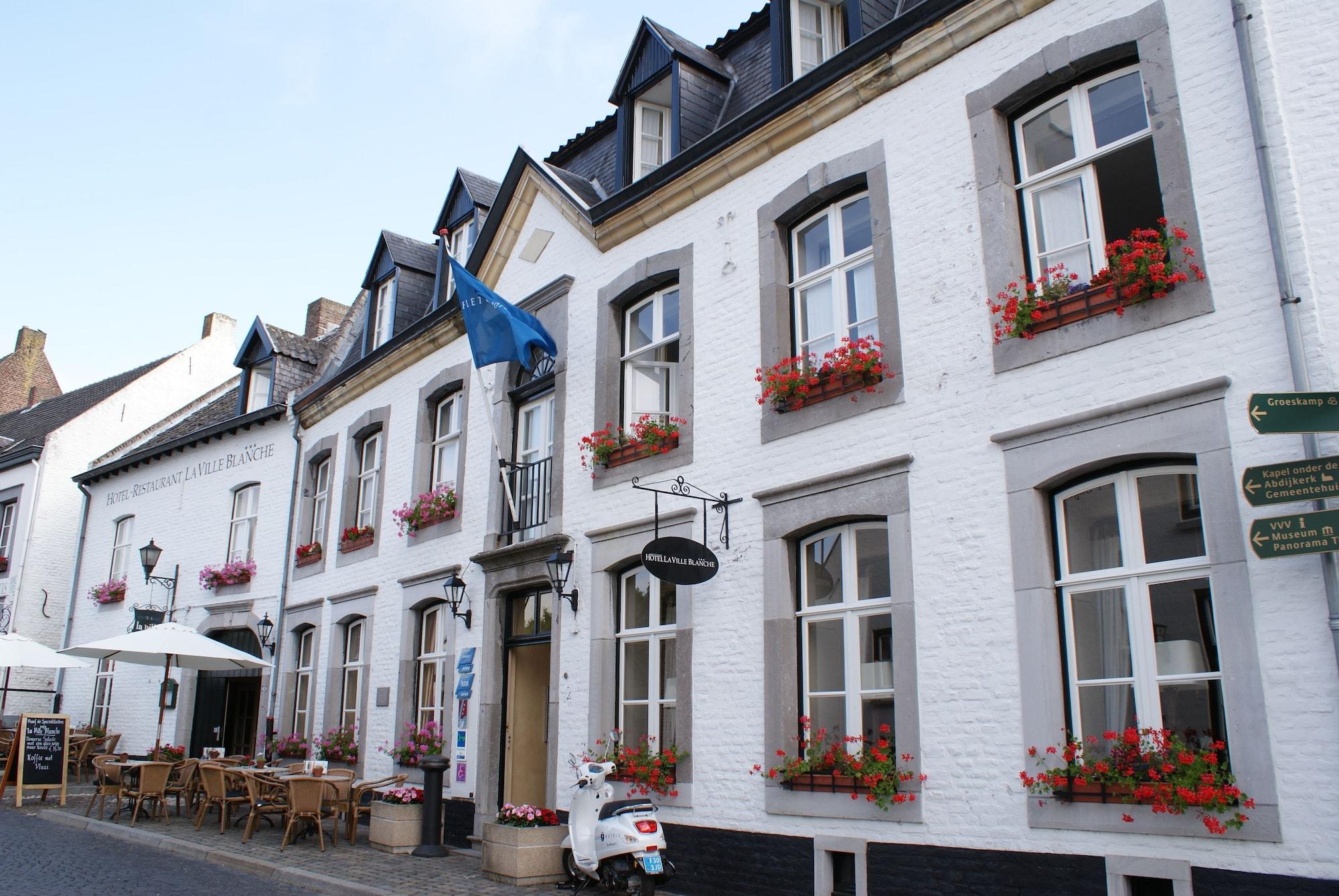 Vista Exterior Fletcher Hotel-Restaurant La Ville Blanche