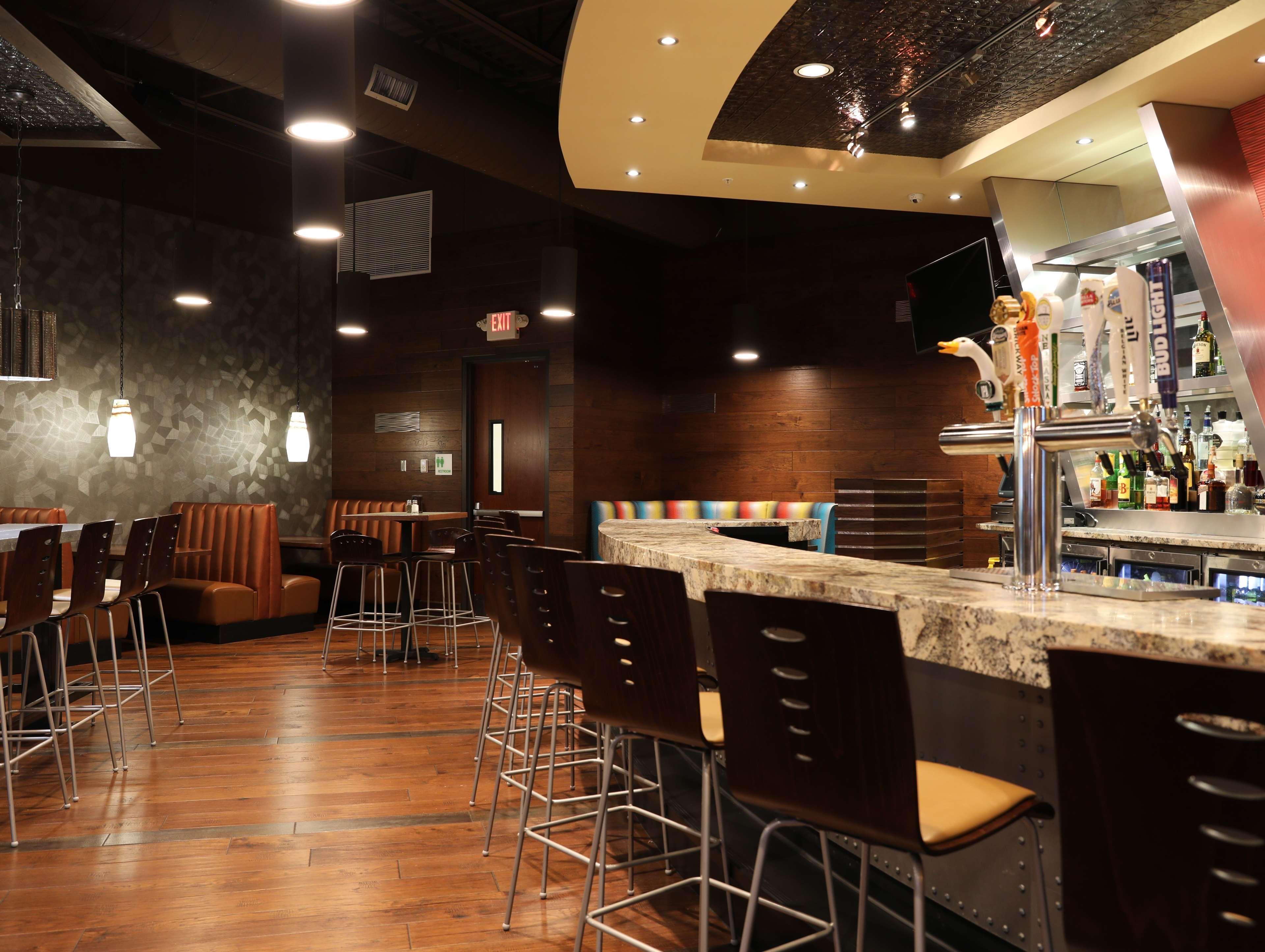 Bar/Salón DoubleTree by Hilton Omaha Southwest