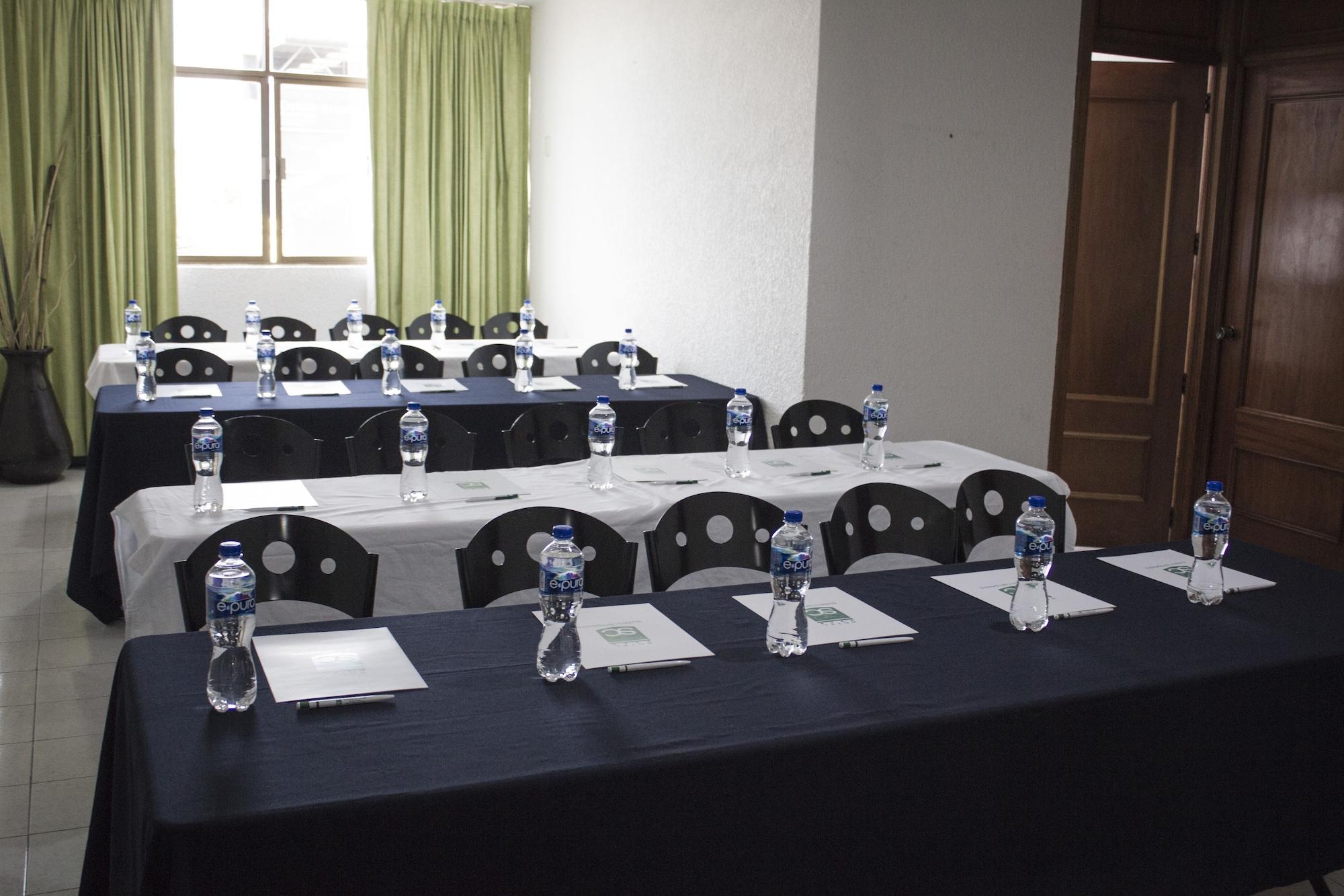 Sala de Reuniones Estanza Hotel & Suites