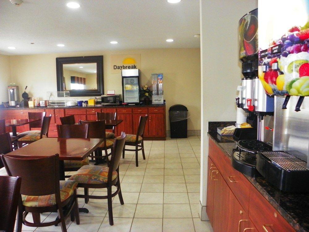 Restaurant Royalton Inn & Suites