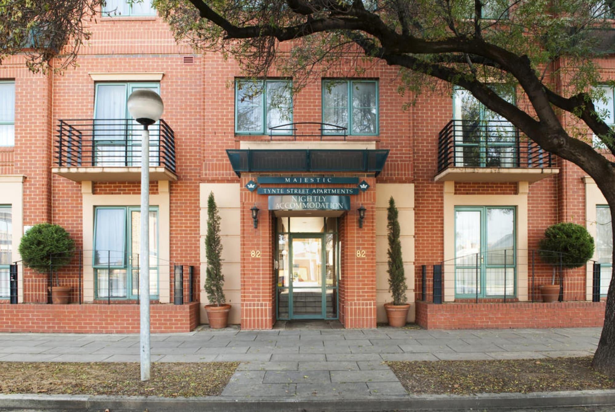 Vista Exterior Majestic Tynte Street Apartments