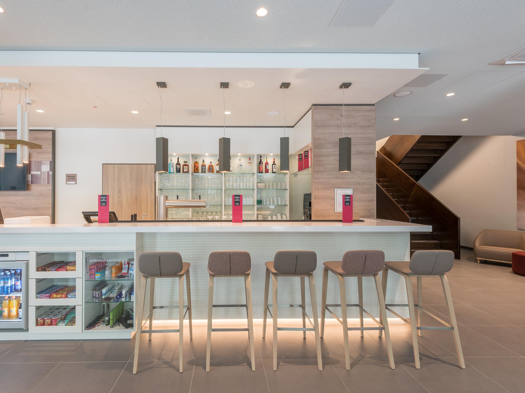 Bar/Salón Hampton by Hilton Frankfurt City Centre East