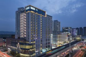 Alojamiento - Isquare Hotel