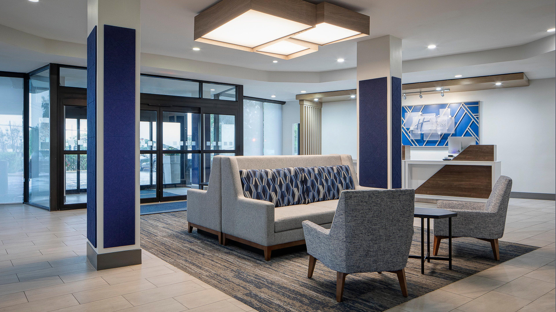 Vista Lobby Holiday Inn Express Dallas Medical-Market Center by IHG