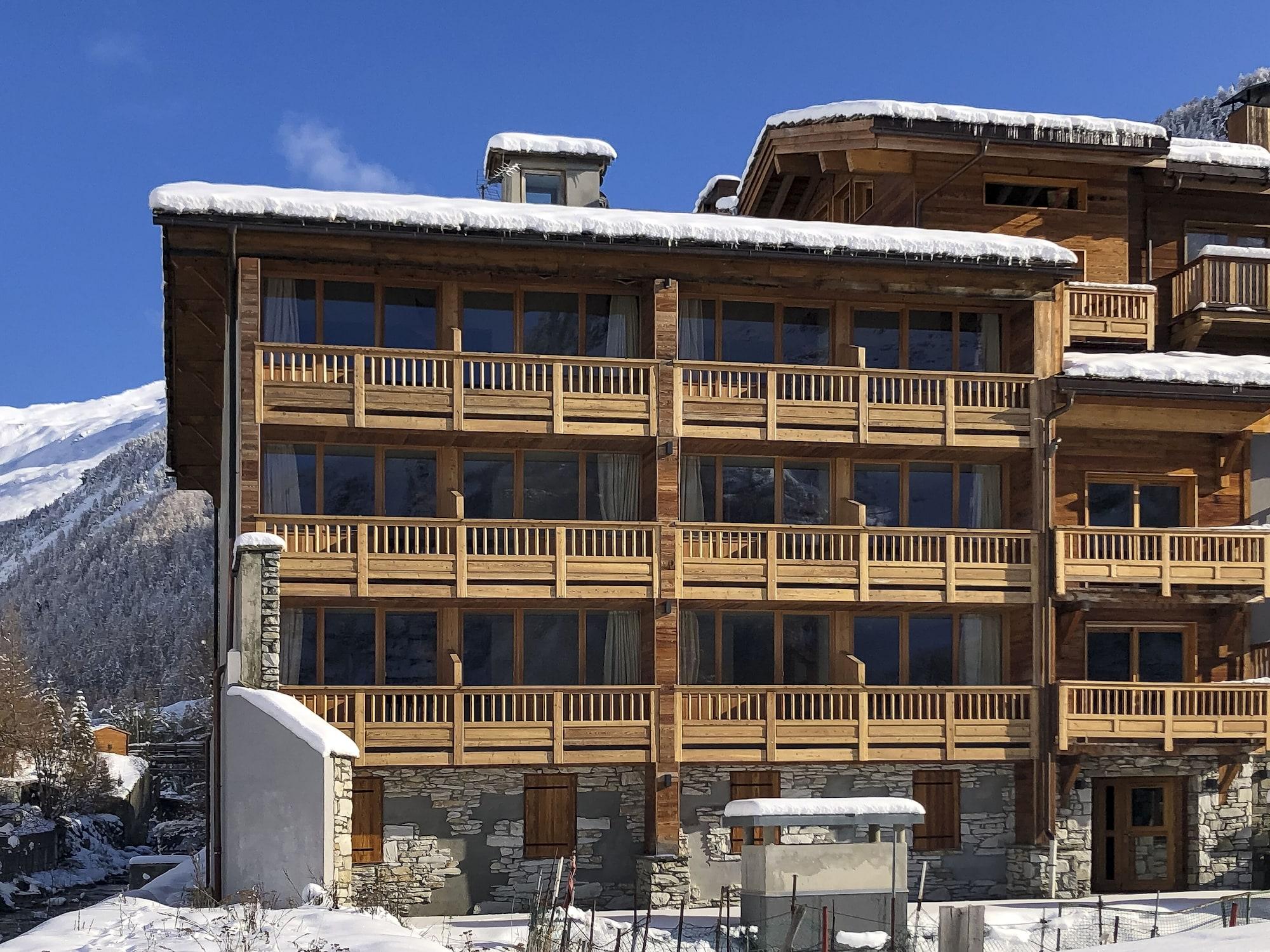 Varios Hotel Ski Lodge