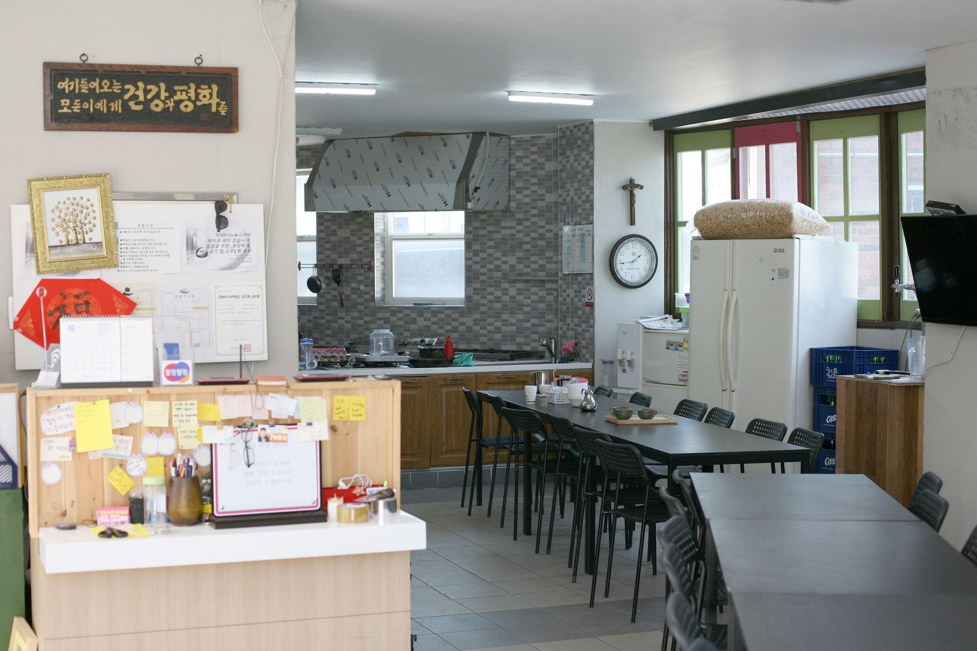 Restaurant Capsule in Gangneung - Hostel
